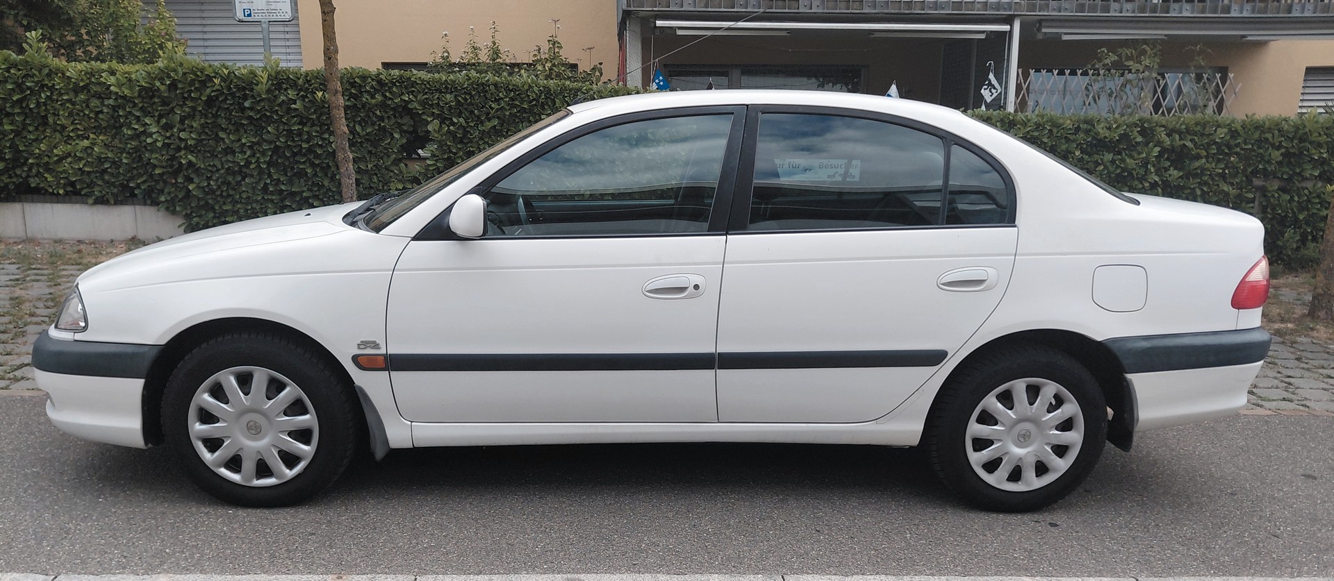 TOYOTA Avensis 2.0 VVT-i Linea Sol Sedan-image-7