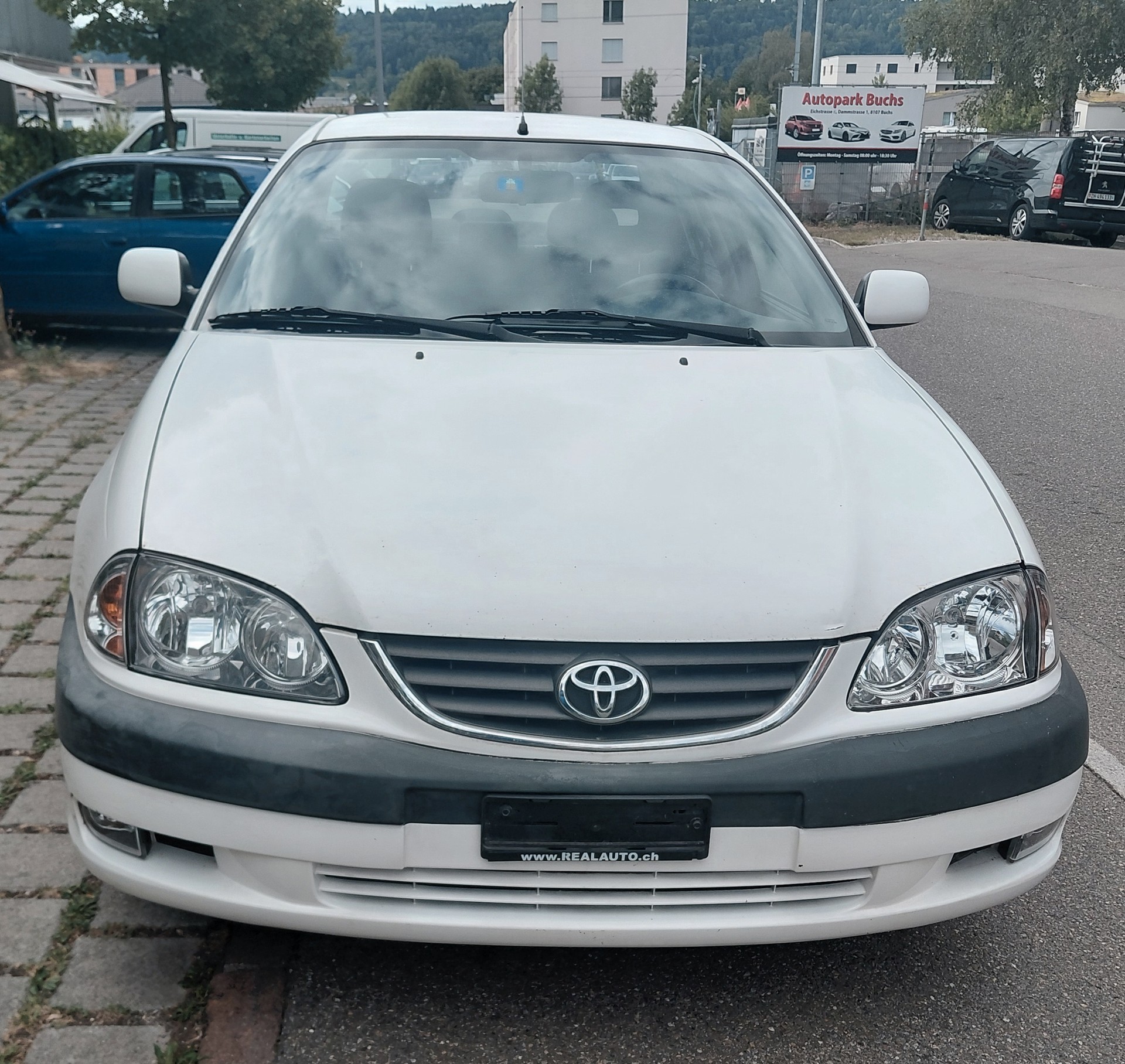 TOYOTA Avensis 2.0 VVT-i Linea Sol Sedan-image-2
