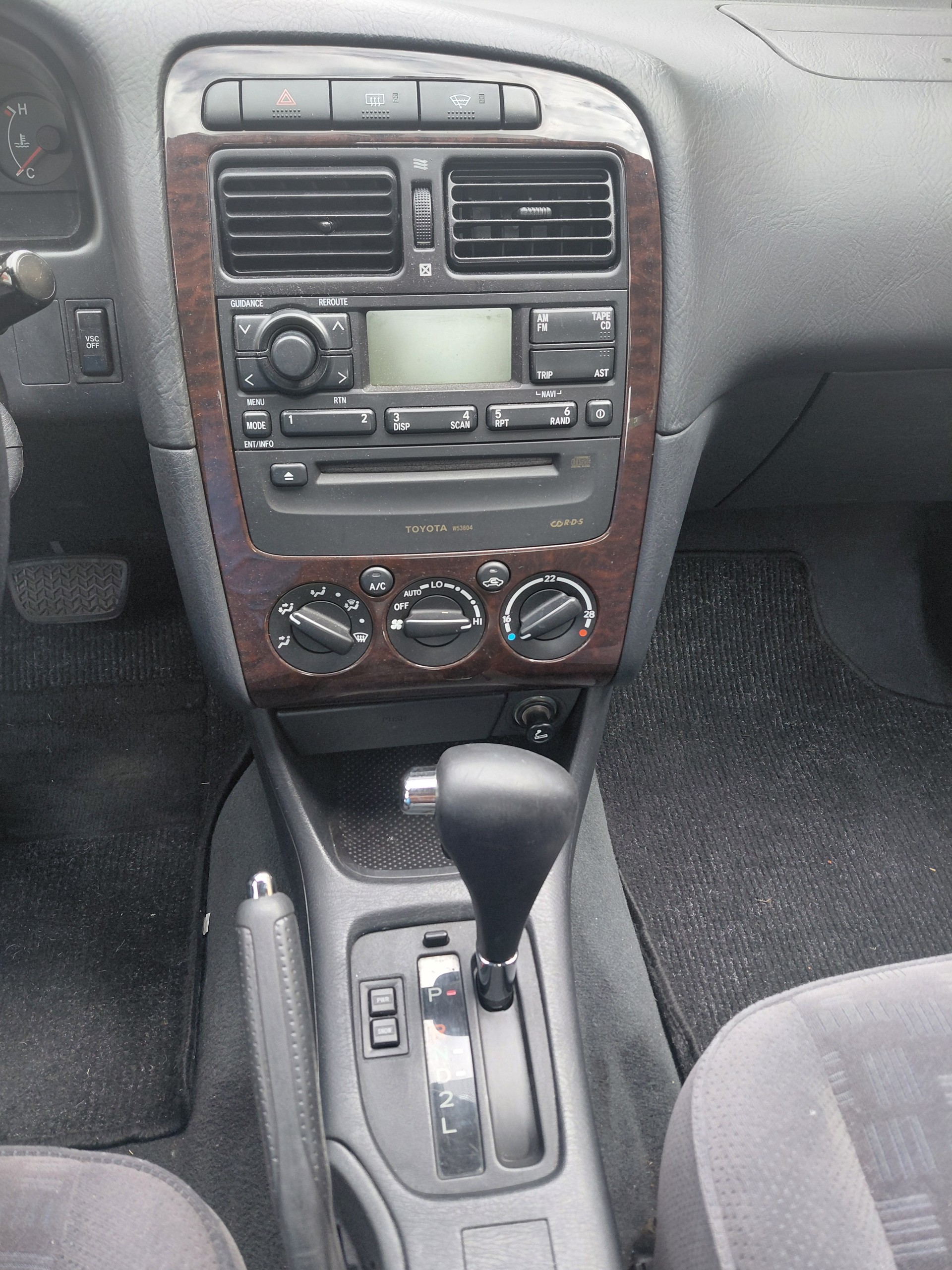 TOYOTA Avensis 2.0 VVT-i Linea Sol Sedan-image-8