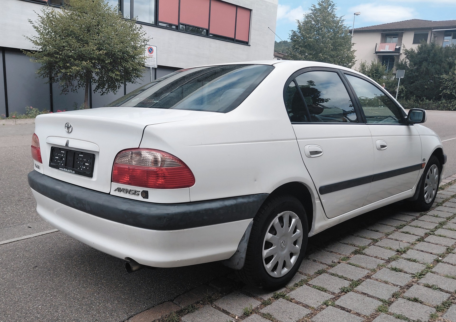 TOYOTA Avensis 2.0 VVT-i Linea Sol Sedan-image-3