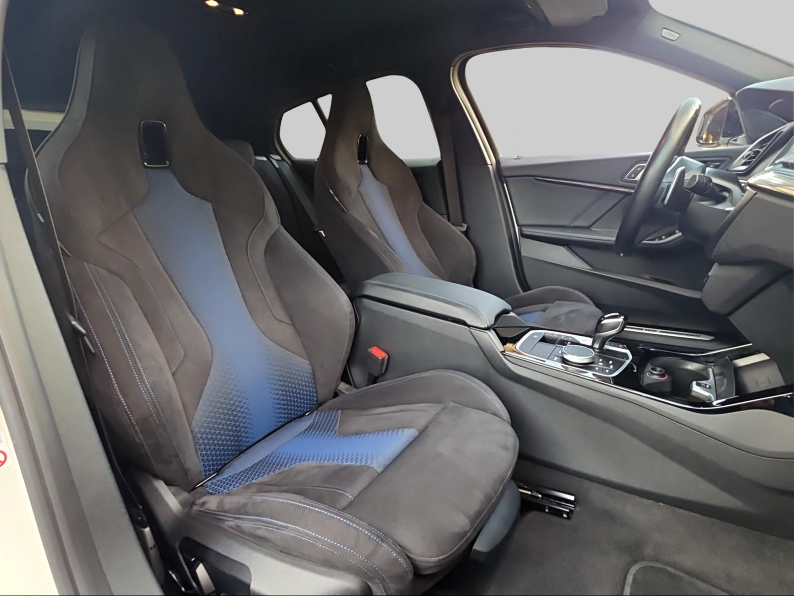 BMW 120d xDrive Steptronic M Sport-image-16