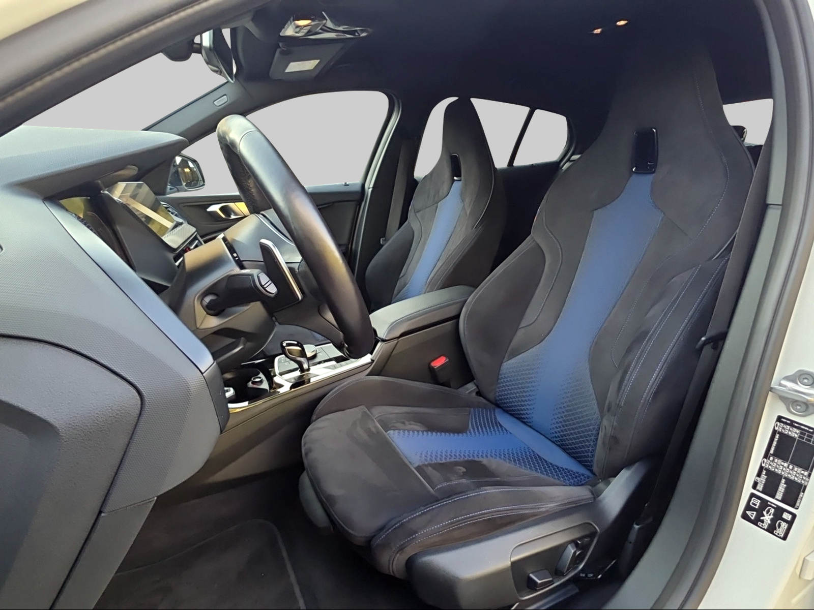 BMW 120d xDrive Steptronic M Sport-image-9