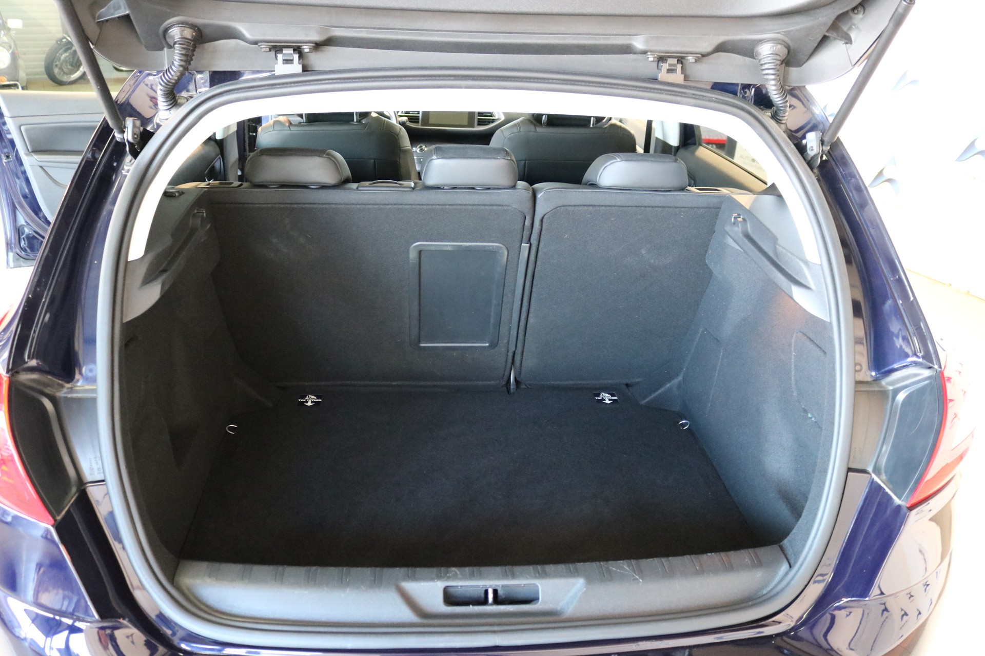 PEUGEOT 308 1.6 THP Allure-image-40