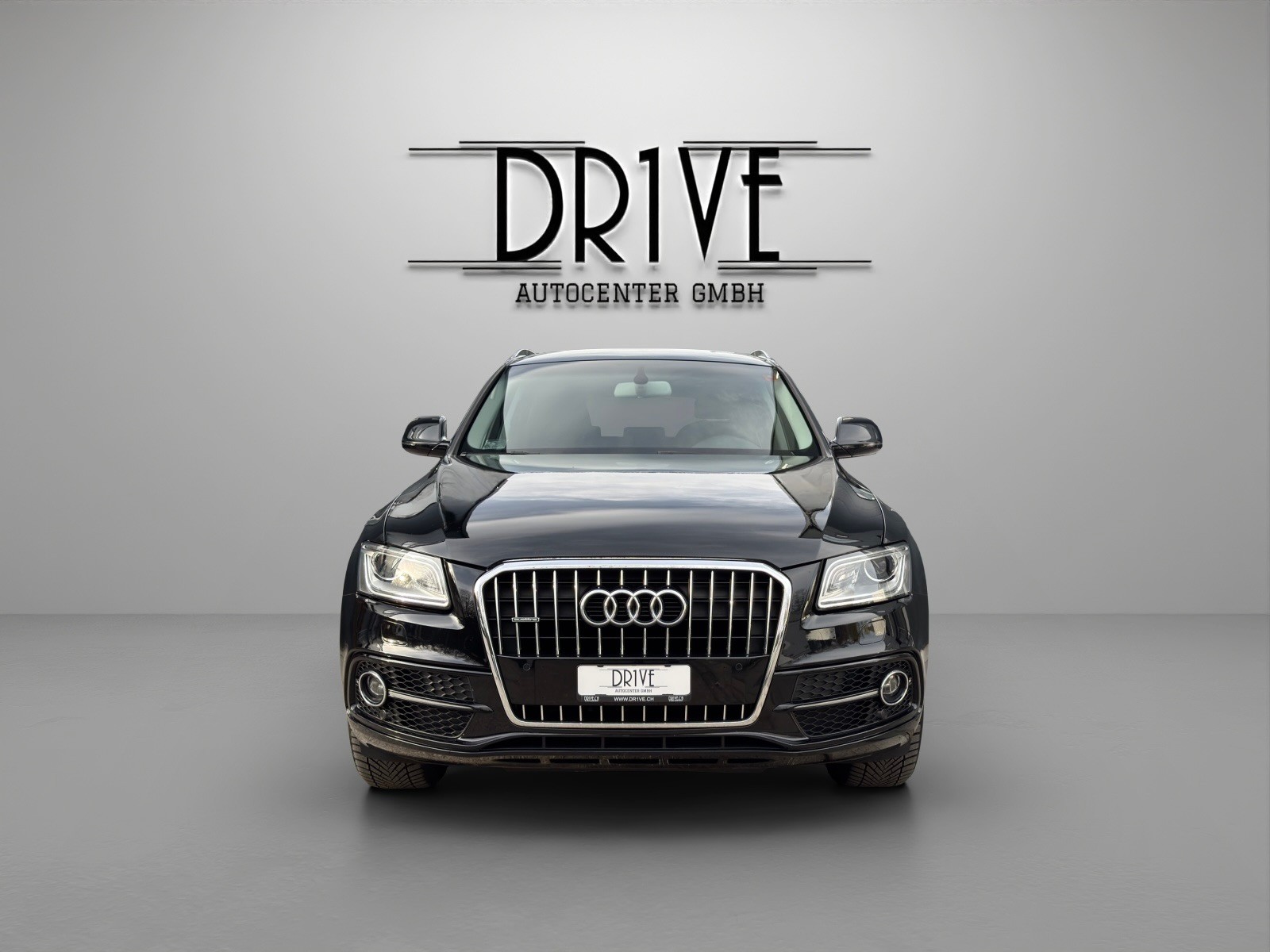 AUDI Q5 2.0 TDI quattro S-tronic-showroom-element-1