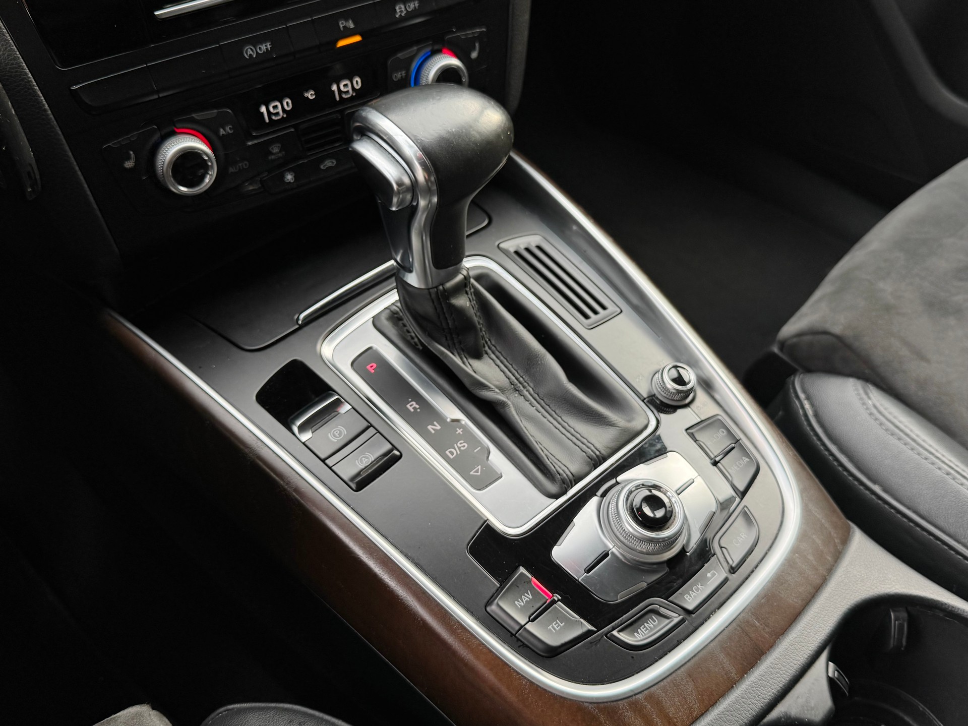 AUDI Q5 2.0 TDI quattro S-tronic-image-15