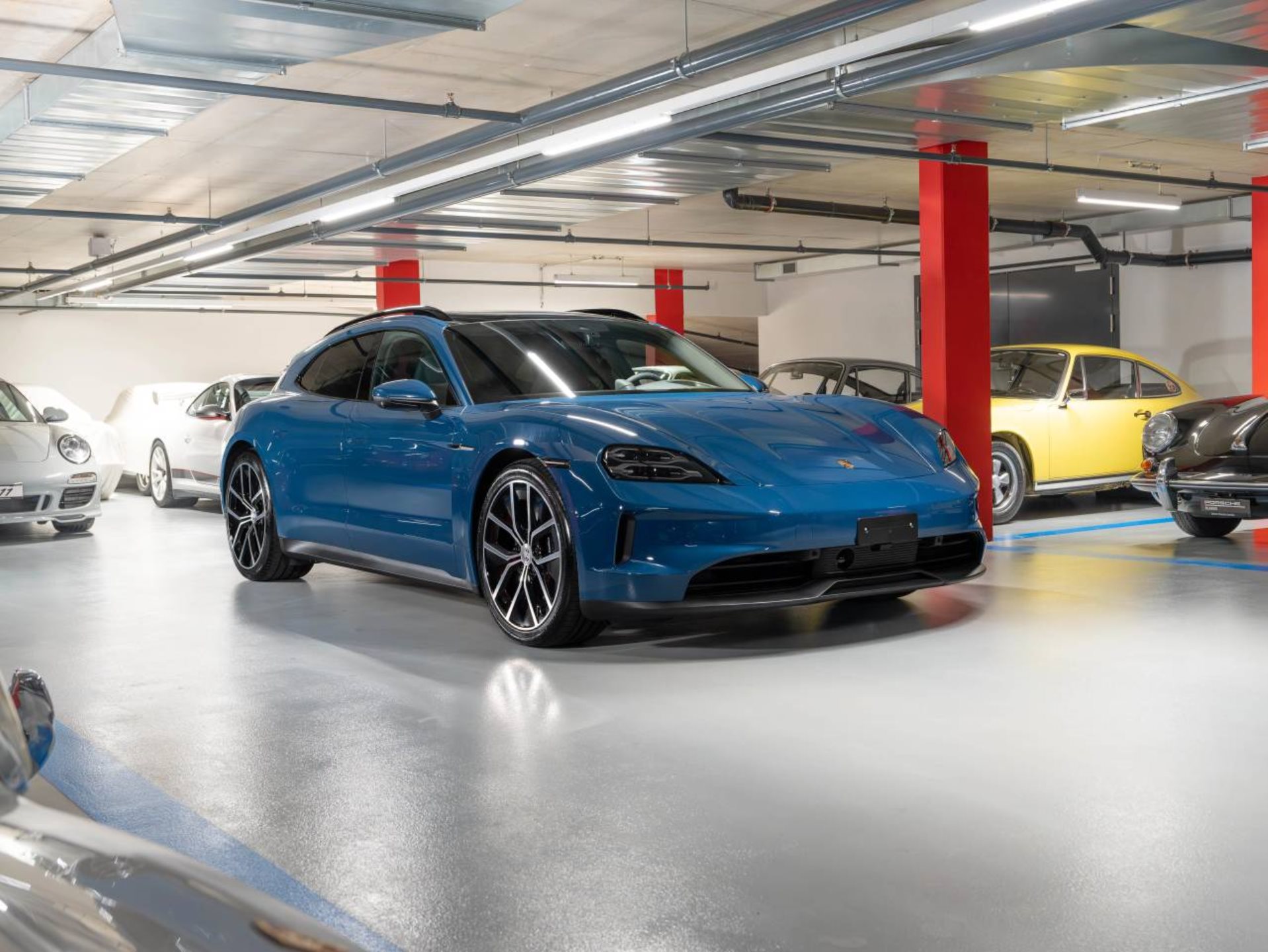 PORSCHE Taycan 4S Sport Turismo-showroom-element-2