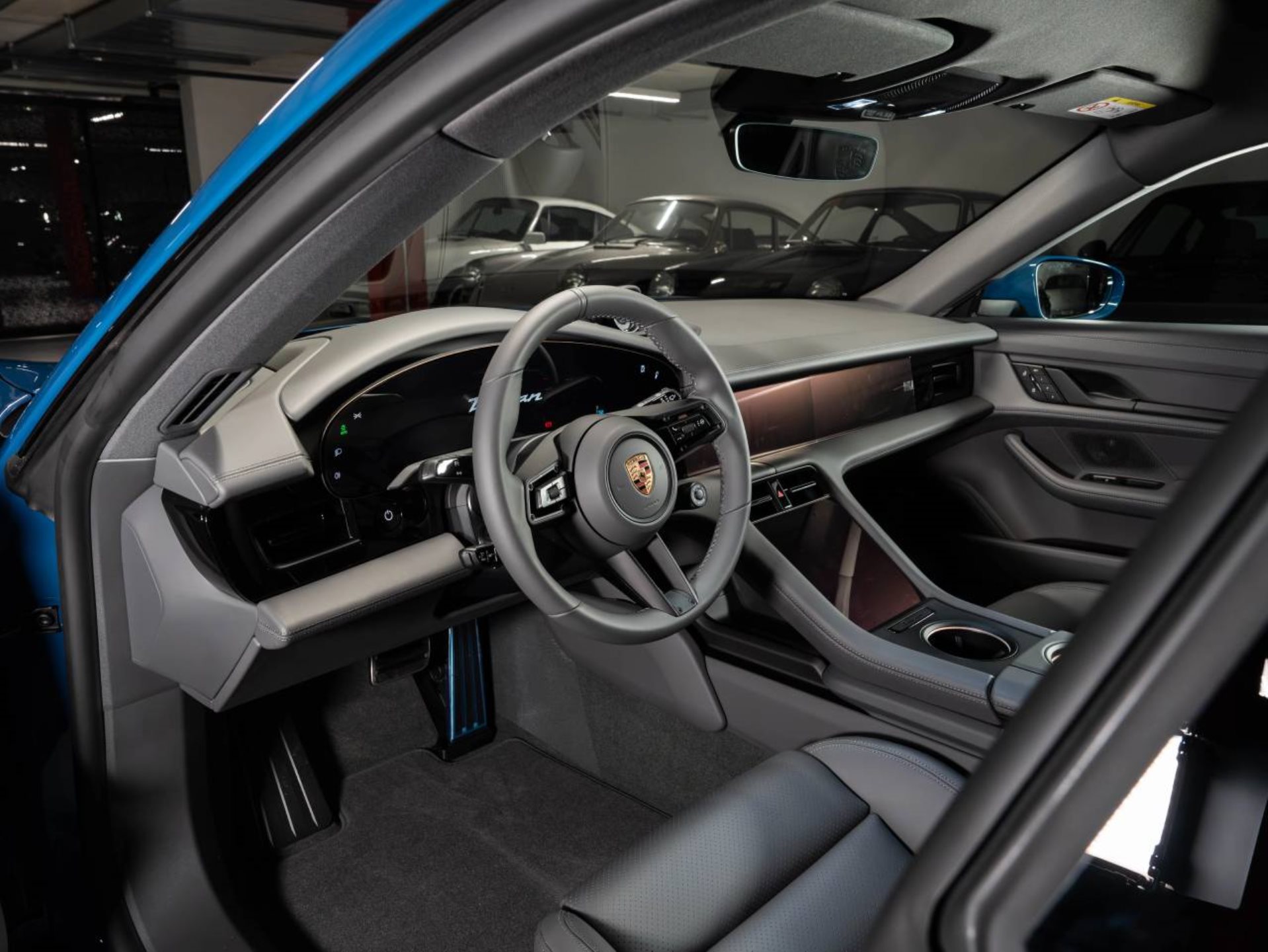 PORSCHE Taycan 4S Sport Turismo-showroom-element-3