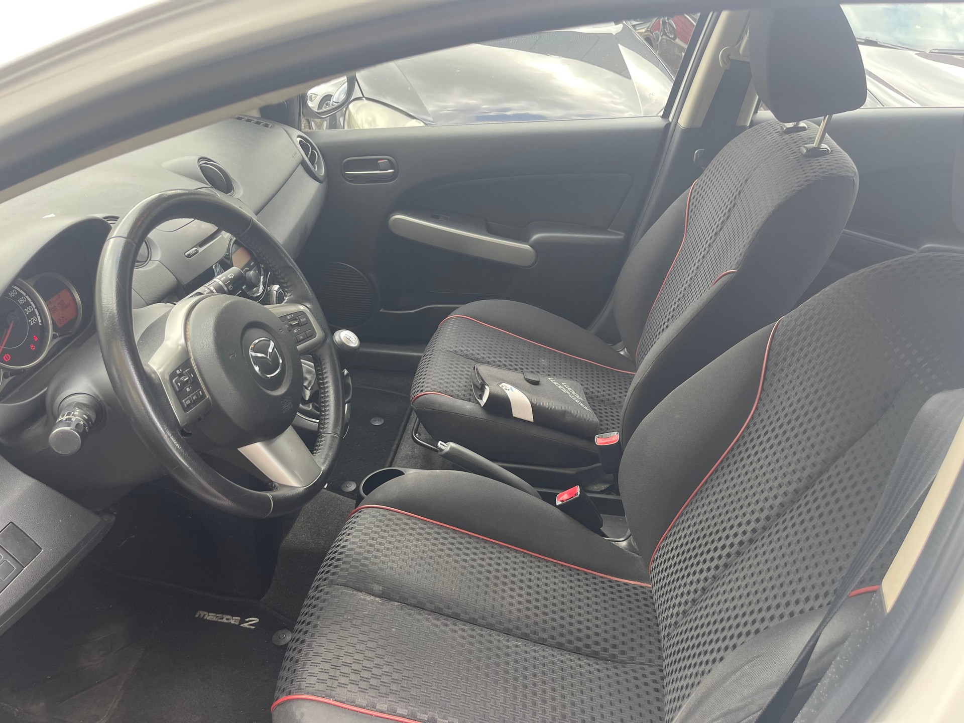 MAZDA 2 1.5i 16V Sport-image-12