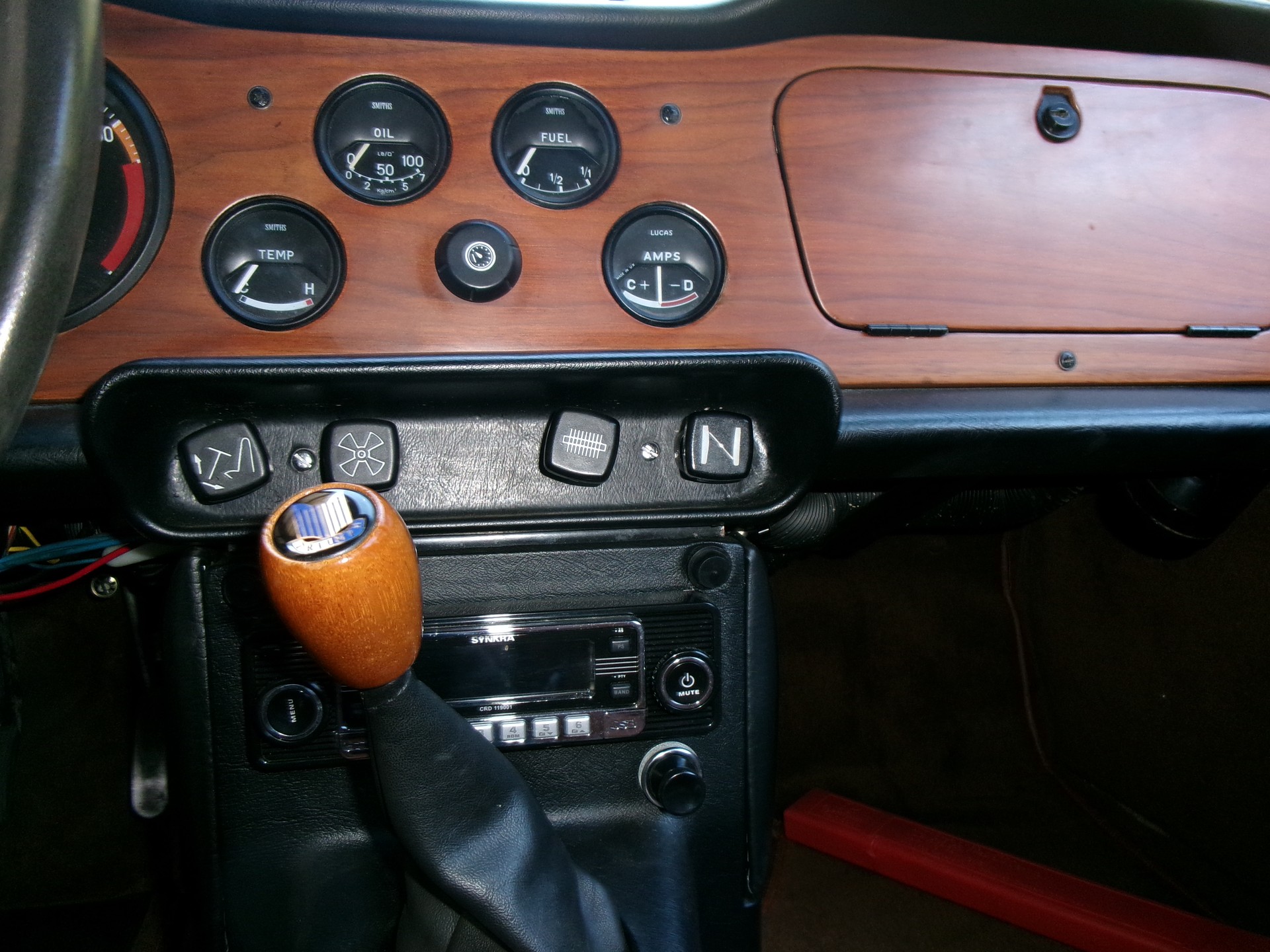 TRIUMPH TR6-image-12