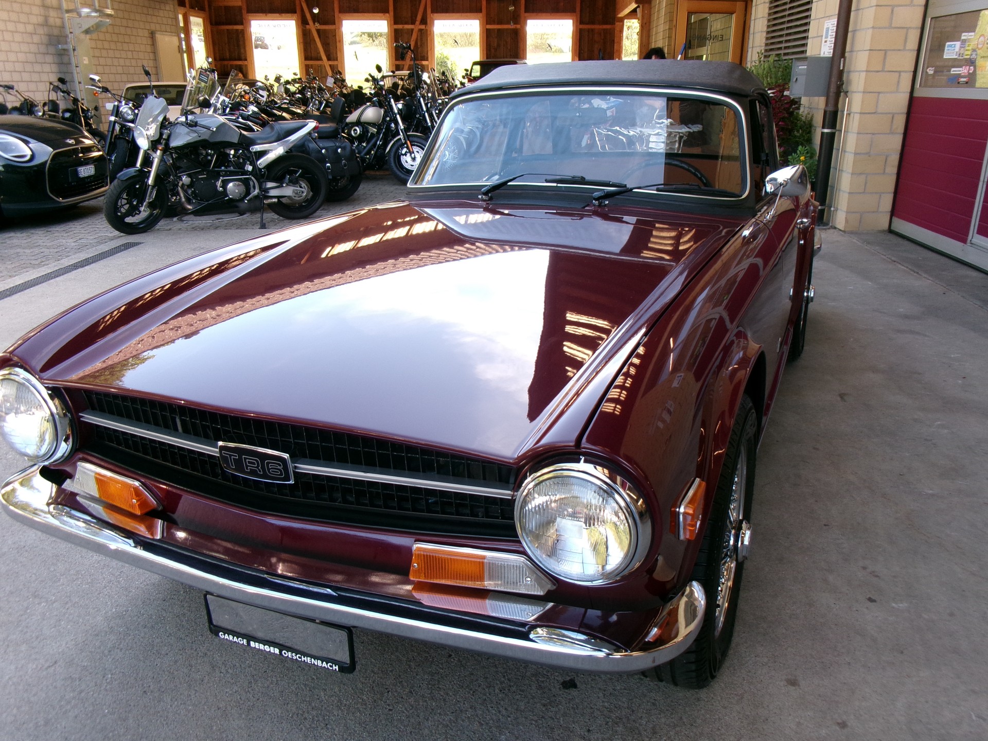 TRIUMPH TR6-showroom-element-1