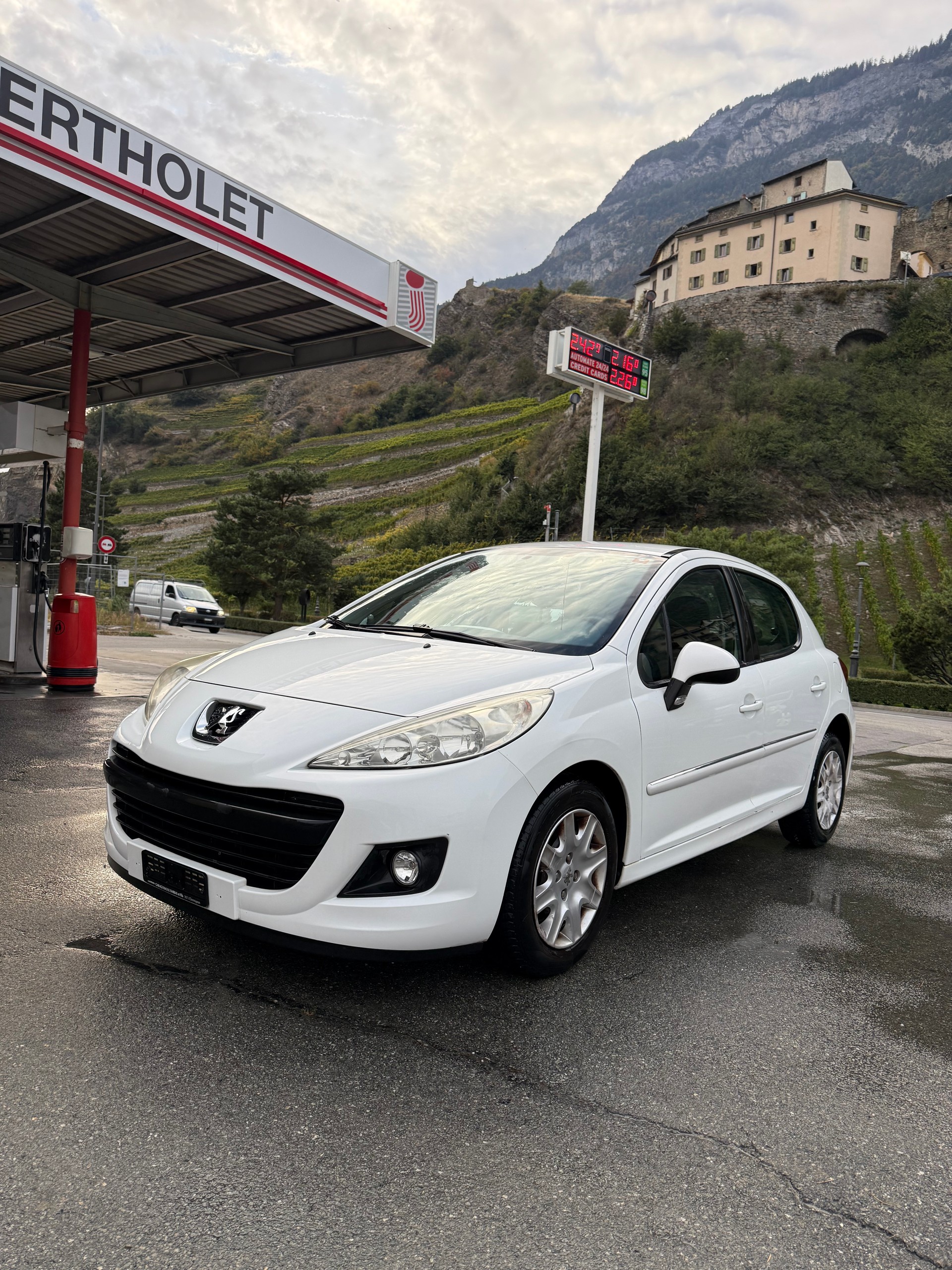 PEUGEOT 207 1.4 Trendy Clim-image-1