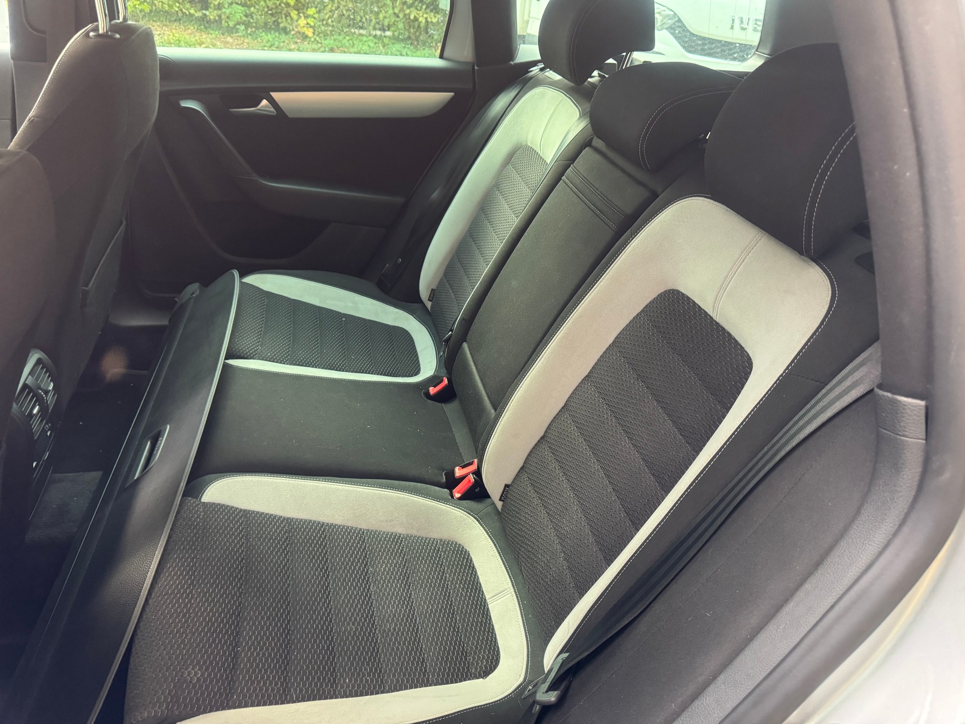 VW Passat Variant 2.0 TSI R-Line DSG-image-7