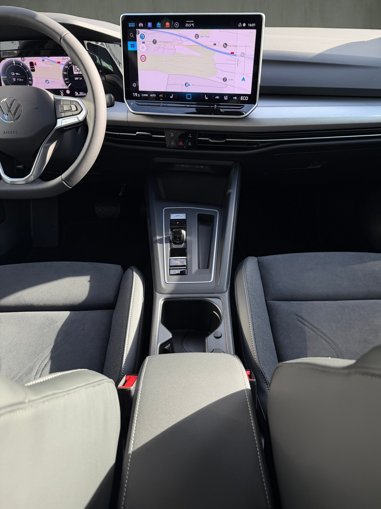 VW Golf 1.5 TSI PHEV Life-image-10