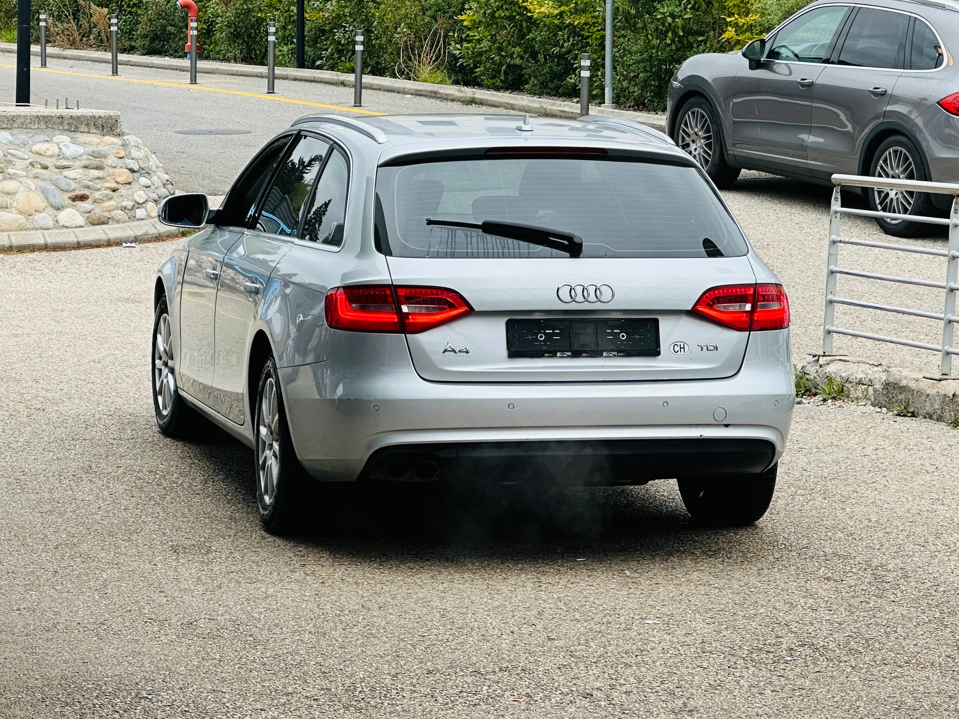 AUDI A4 Avant 2.0 TDI-image-6