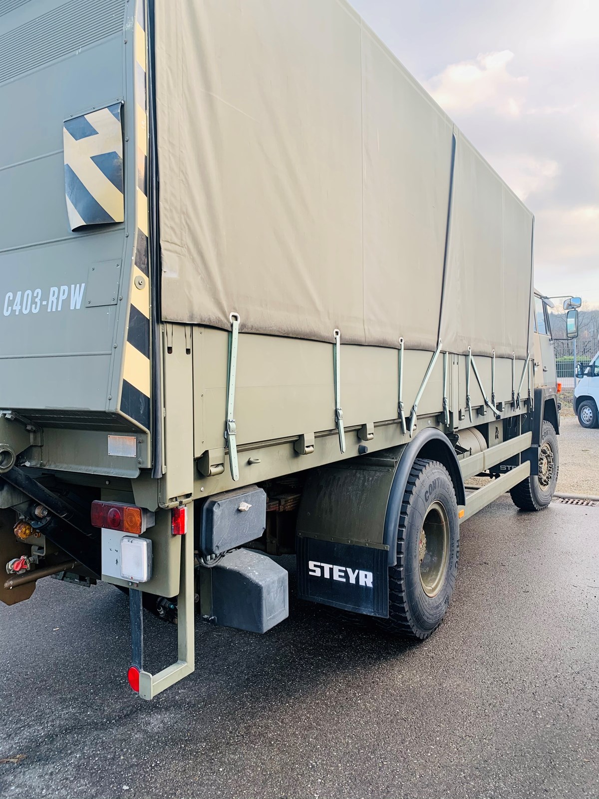 STEYR 1291 4x4 mit Hebebühne 2'000kg-image-9