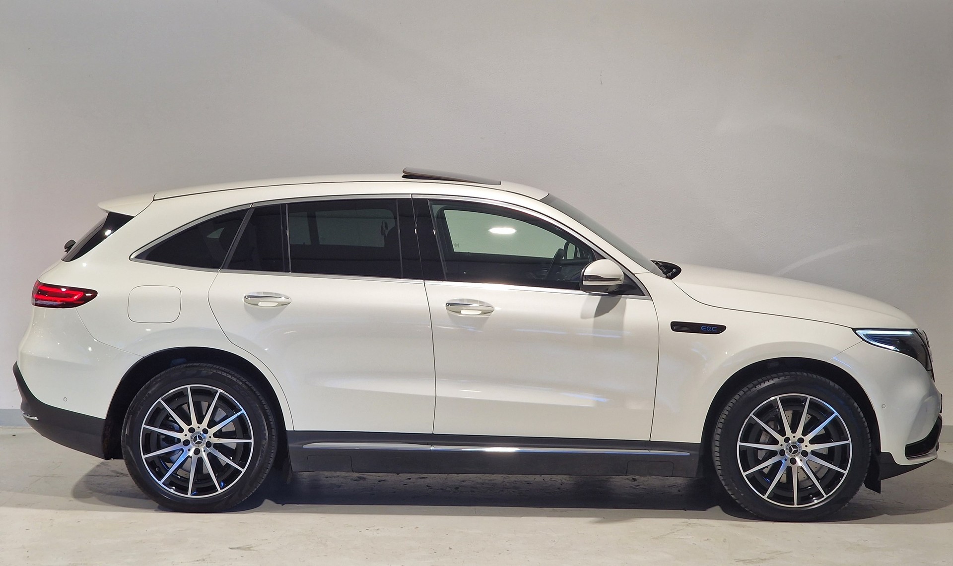 MERCEDES-BENZ EQC 400 AMG Line 4Matic-image-16