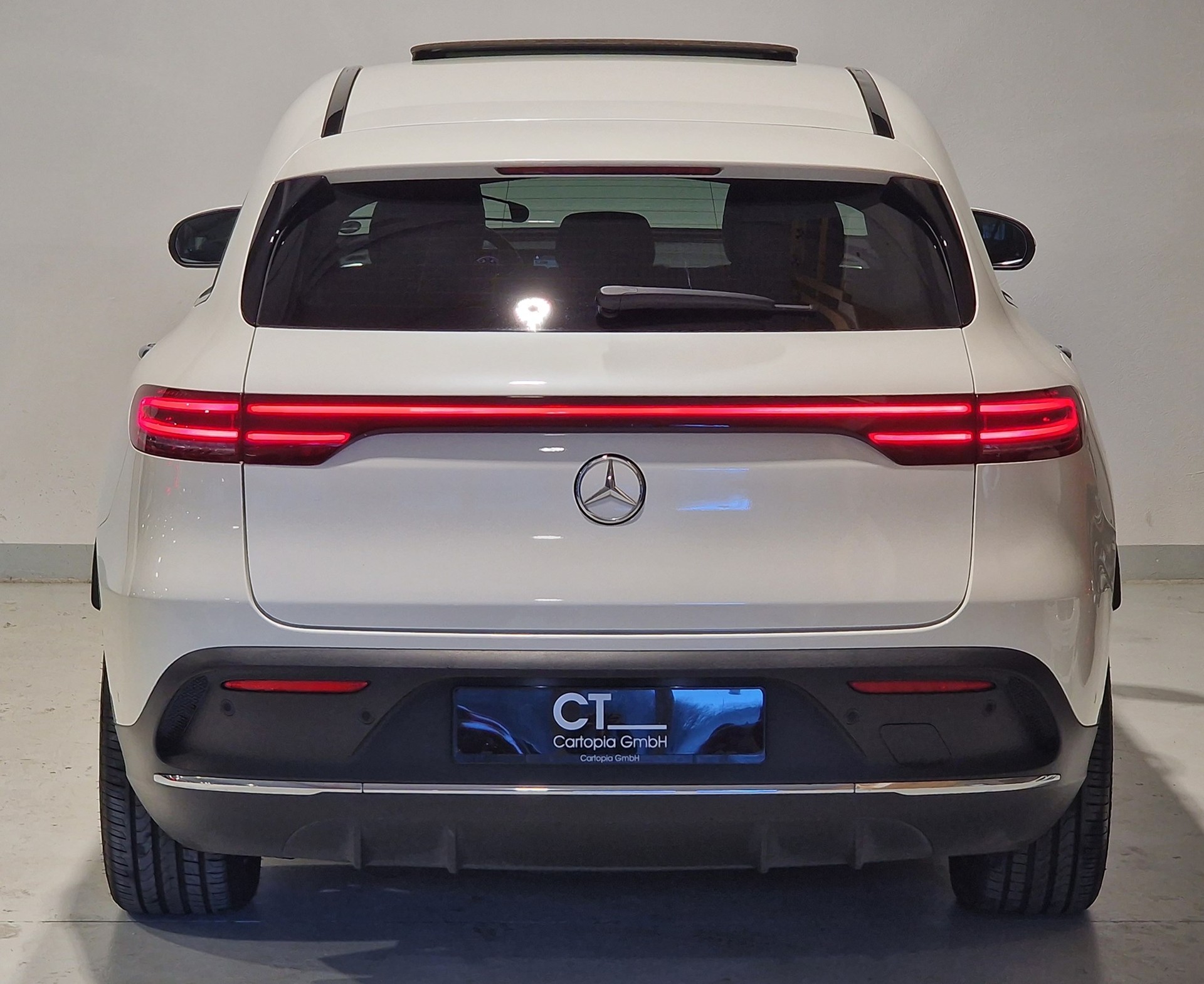 MERCEDES-BENZ EQC 400 AMG Line 4Matic-showroom-element-3