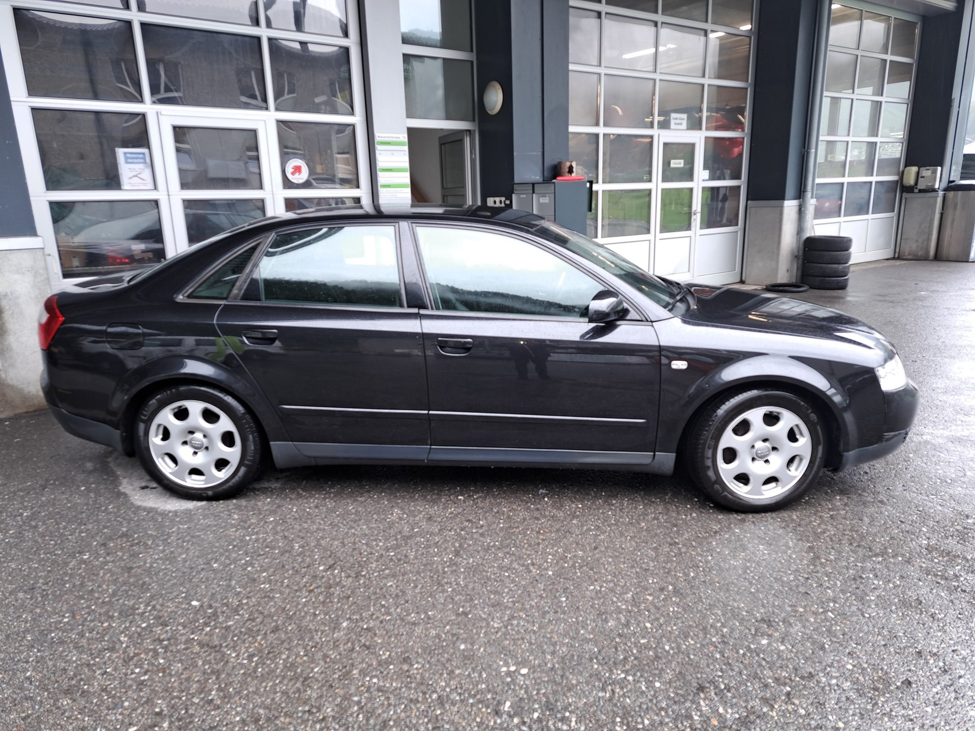 AUDI A4 3.0 V6 quattro-image-2