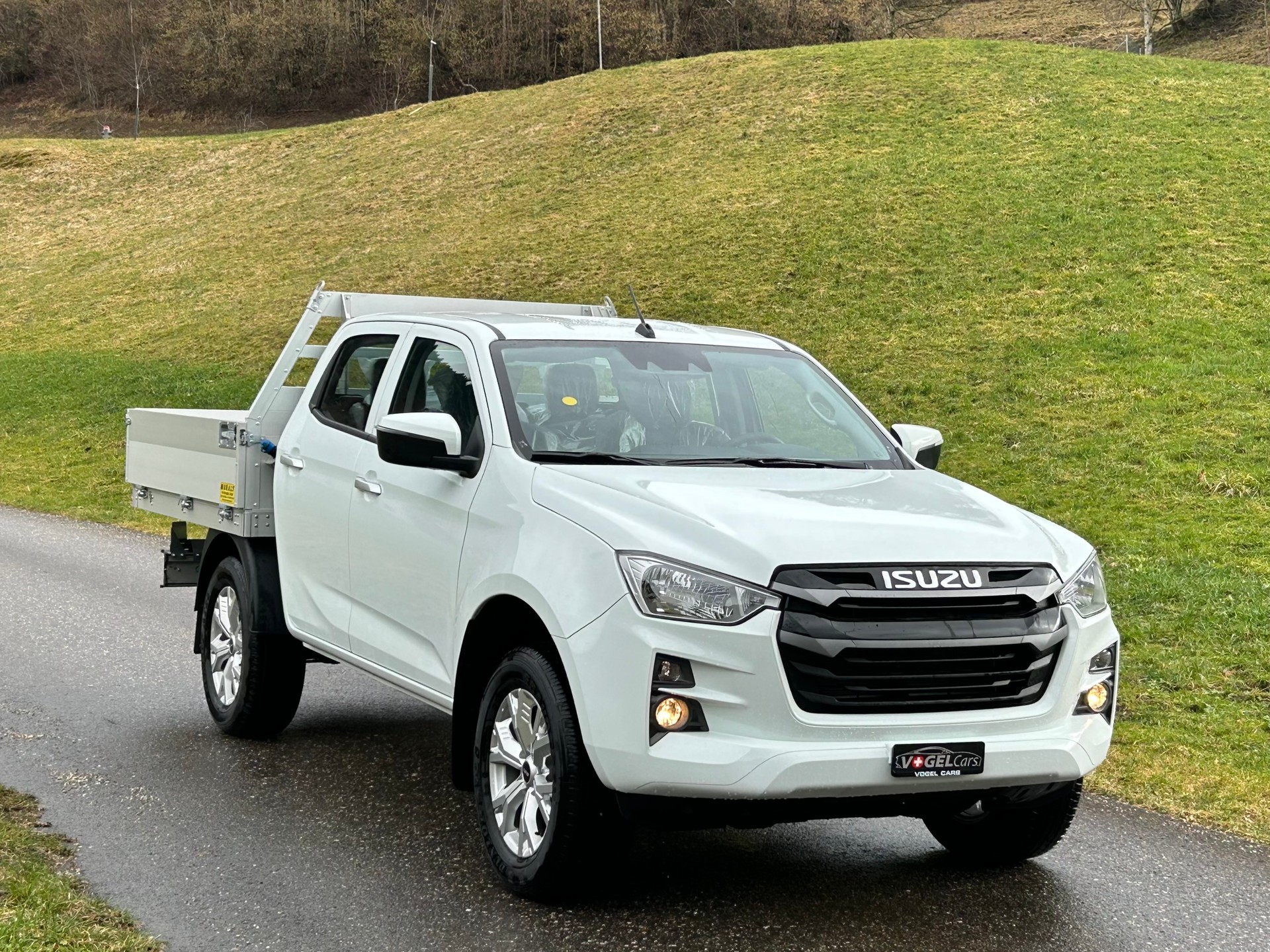 ISUZU CrewCab N60BB-image-1