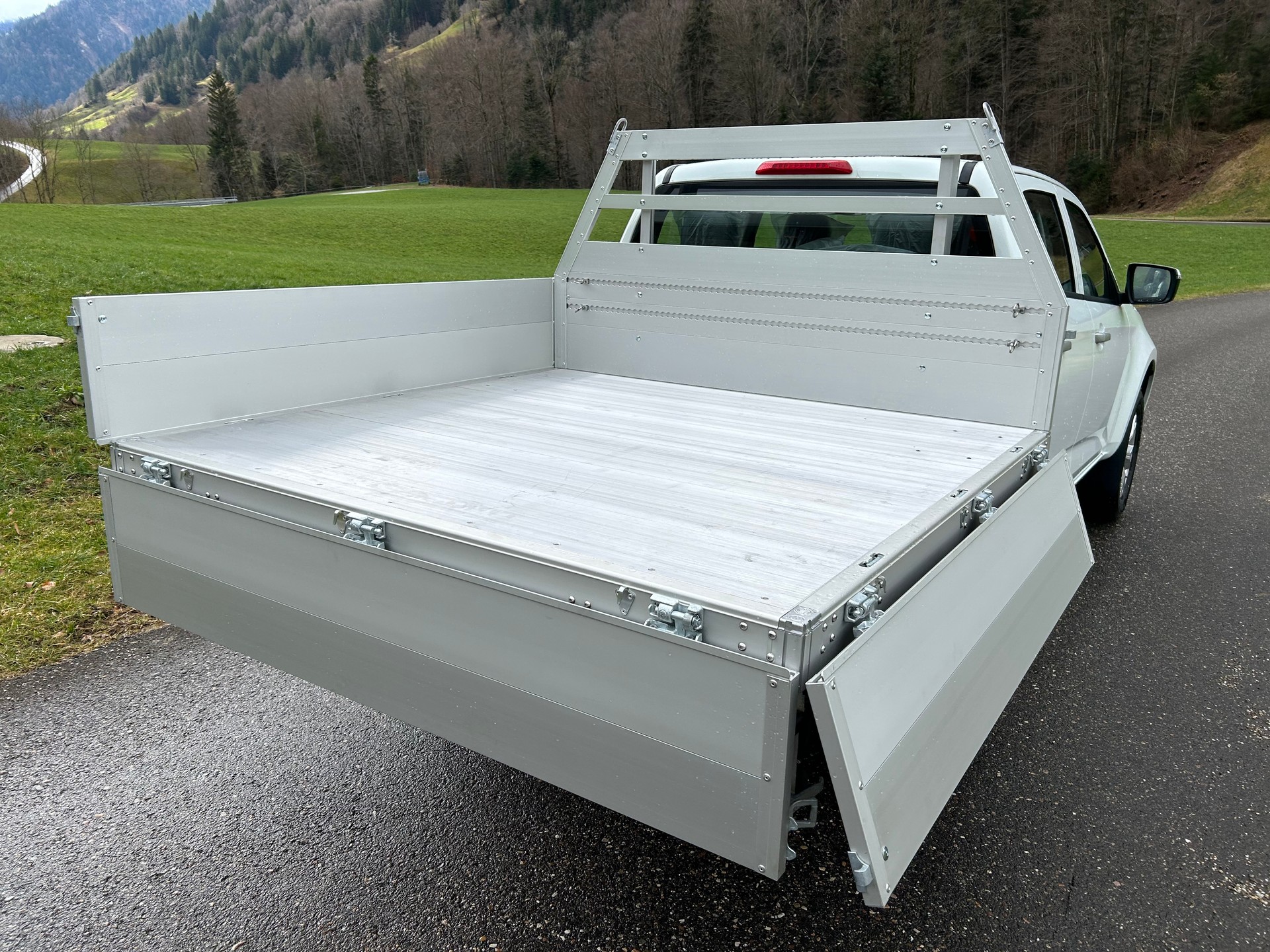 ISUZU CrewCab N60BB
