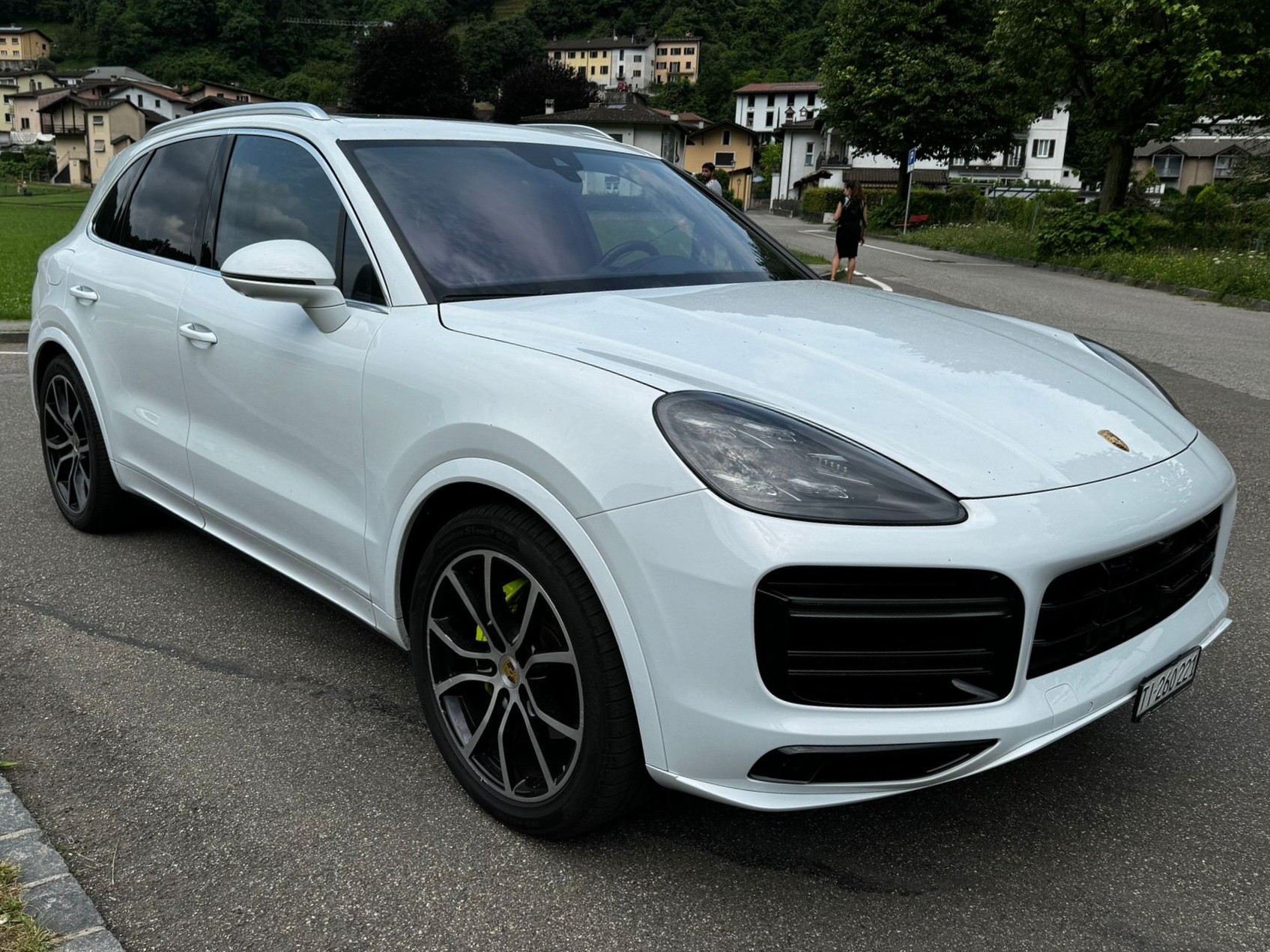 PORSCHE Cayenne E-Hybrid-image-2
