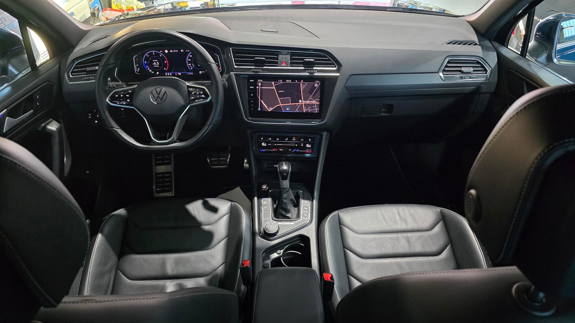 VW Tiguan 2.0 TDI SCR R-Line 4Motion DSG-image-13