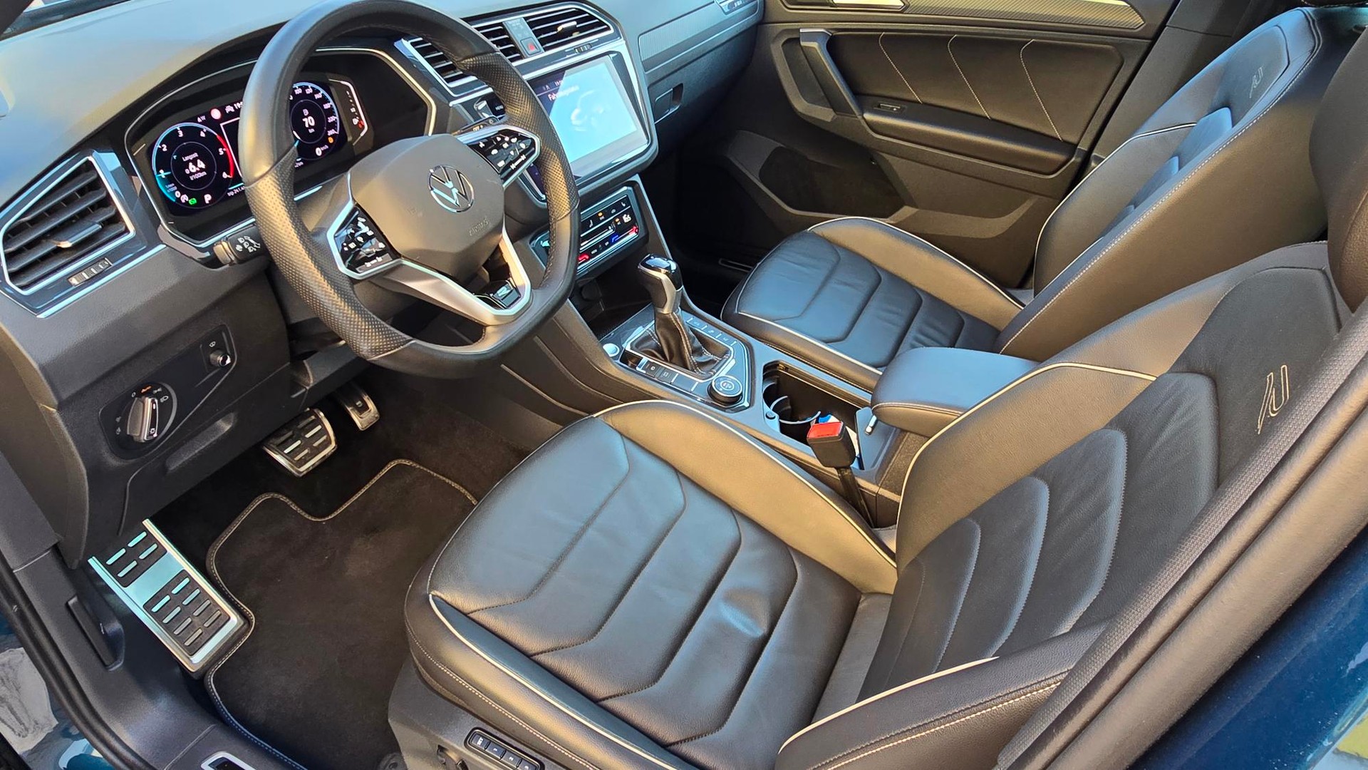 VW Tiguan 2.0 TDI SCR R-Line 4Motion DSG-image-11