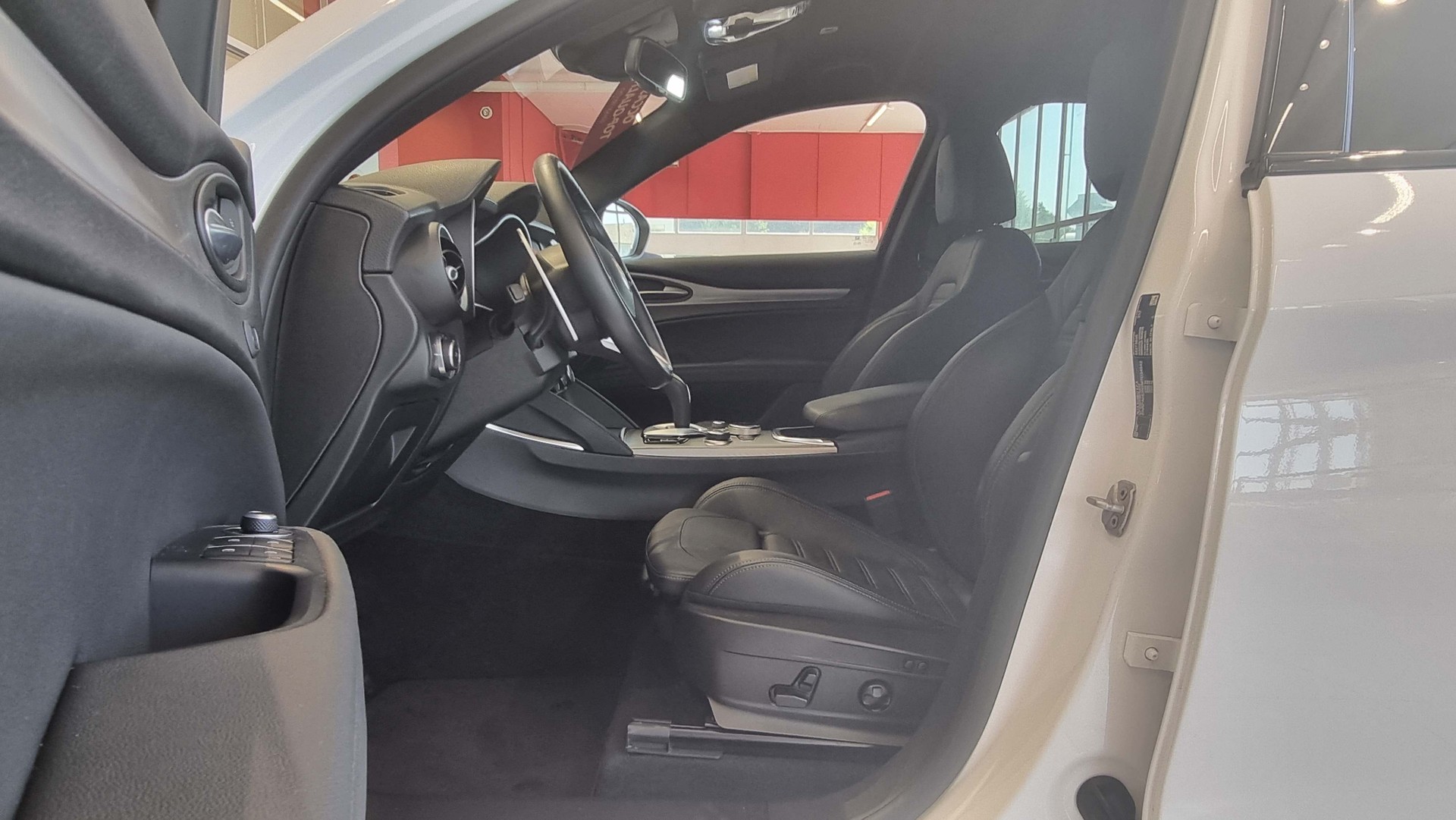 ALFA ROMEO Stelvio 2.0 Q4 280 Veloce-image-12