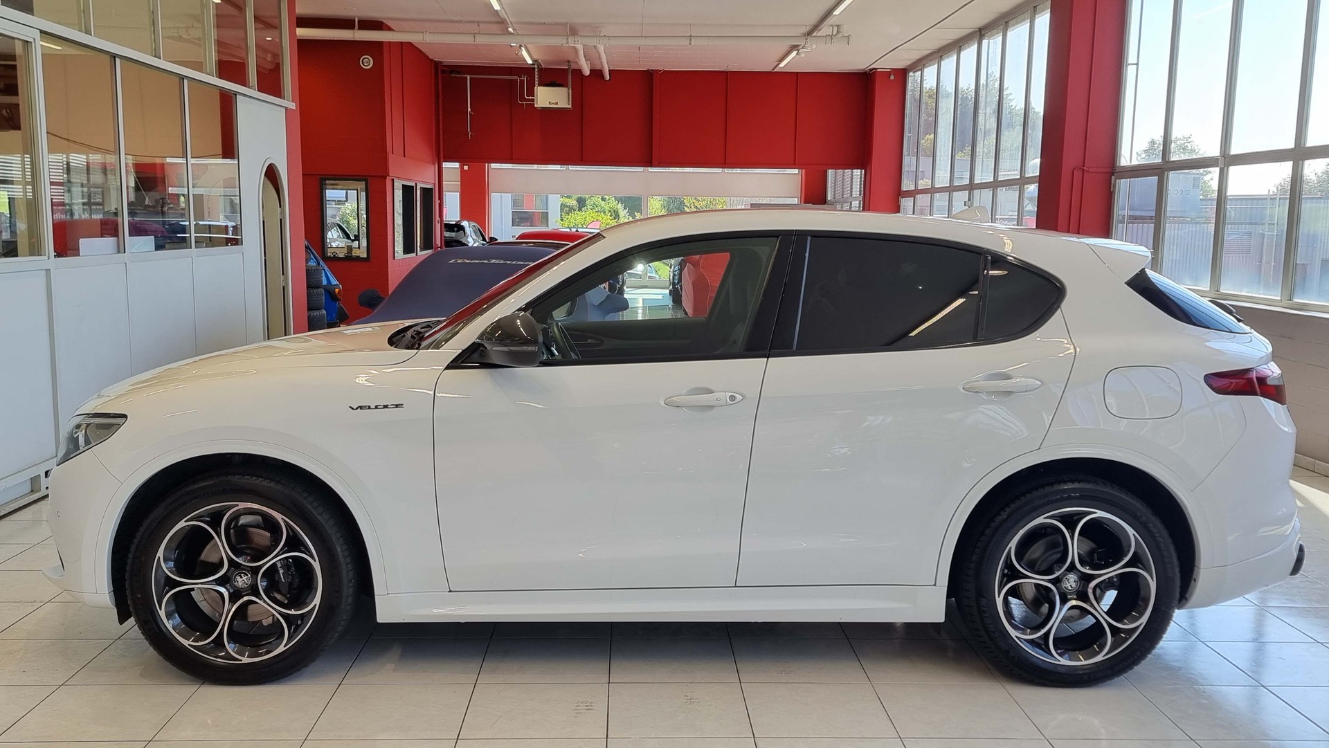 ALFA ROMEO Stelvio 2.0 Q4 280 Veloce-showroom-element-2