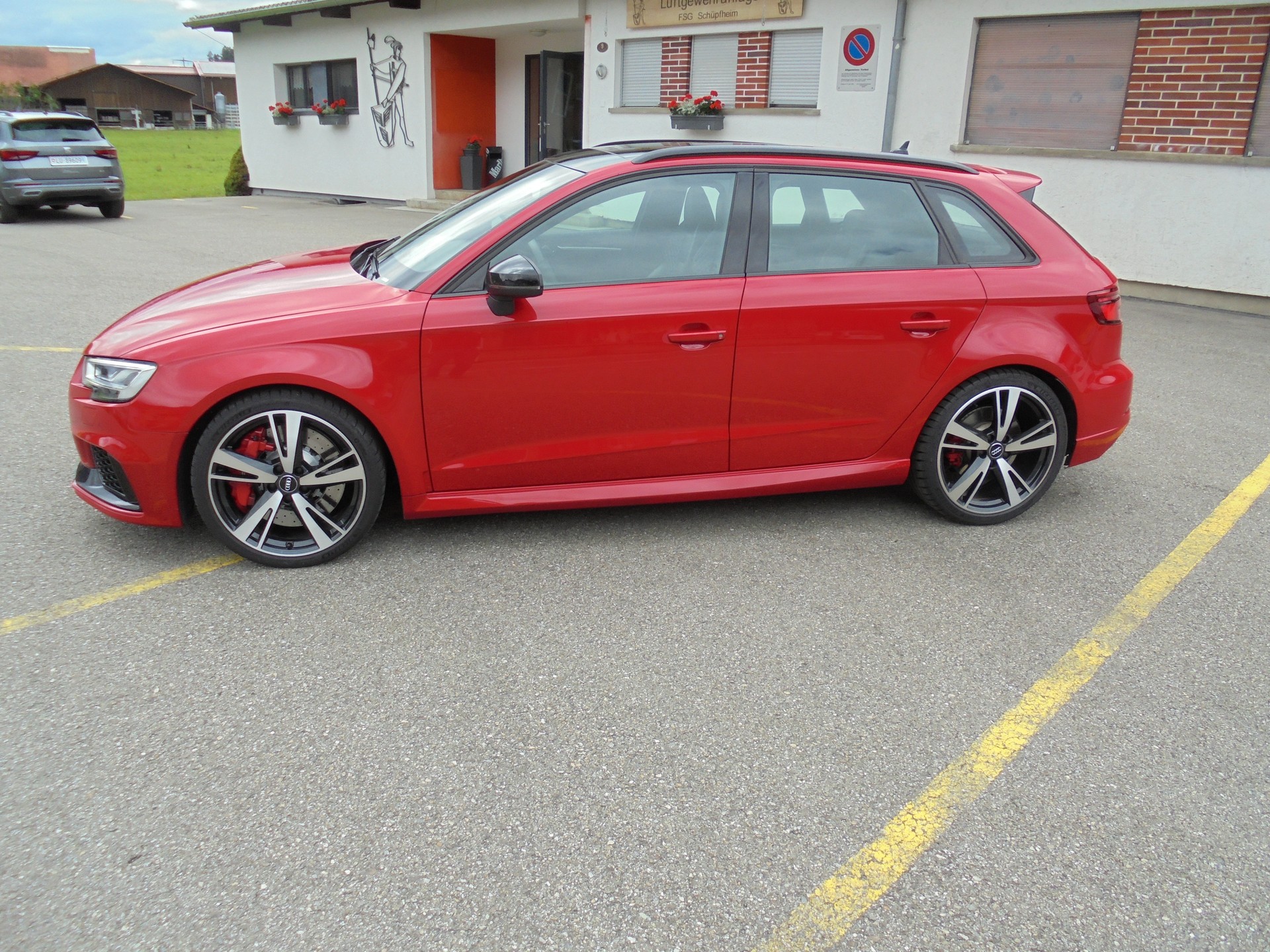 AUDI RS3 Sportback 2.5 TSI quattro S-tronic-image-6