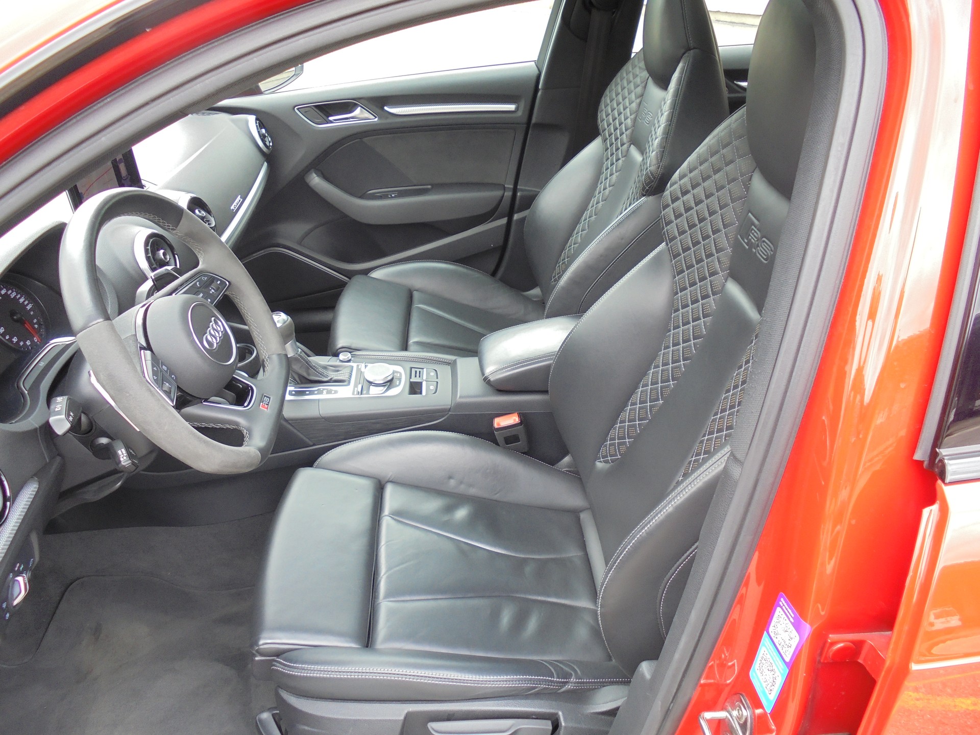 AUDI RS3 Sportback 2.5 TSI quattro S-tronic-image-8