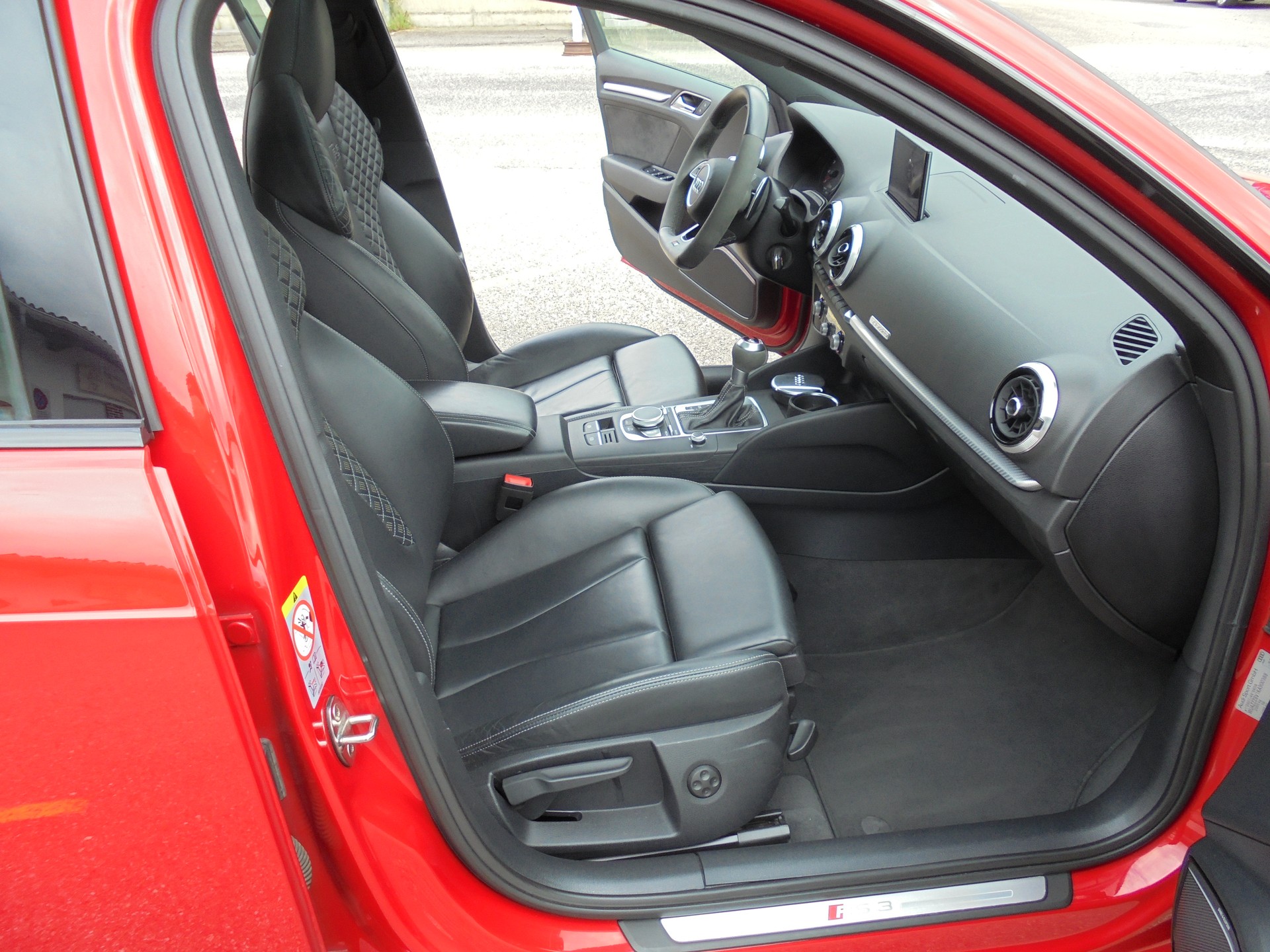 AUDI RS3 Sportback 2.5 TSI quattro S-tronic-image-10