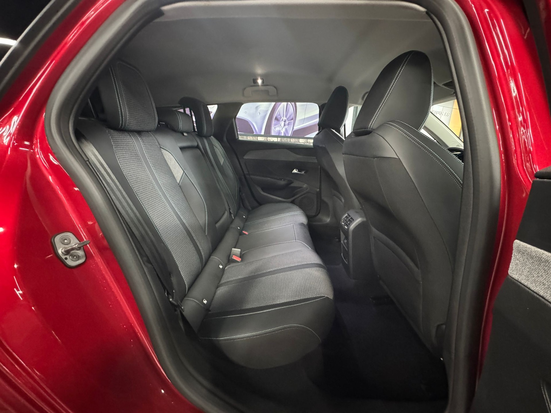 PEUGEOT 308 SW 1.5 BlueHDI Allure EAT8-image-17