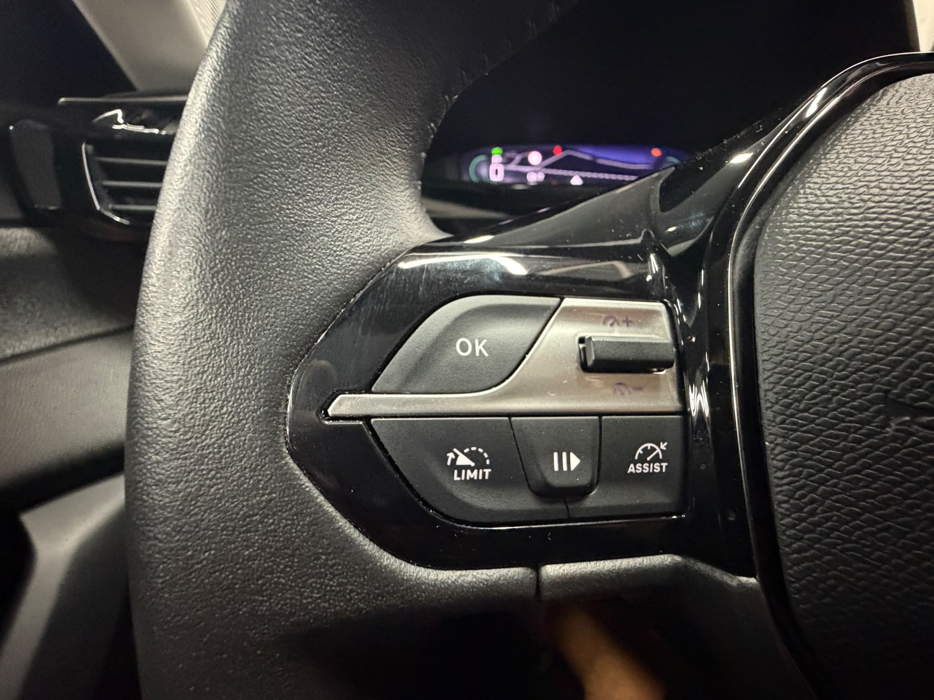 PEUGEOT 308 SW 1.5 BlueHDI Allure EAT8-image-13