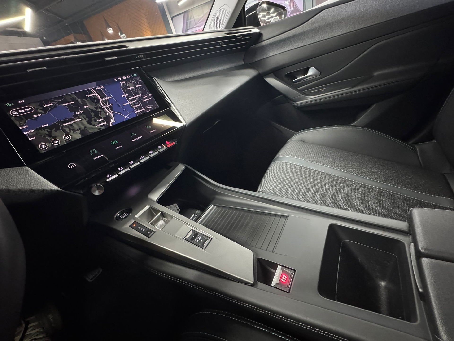 PEUGEOT 308 SW 1.5 BlueHDI Allure EAT8-image-14