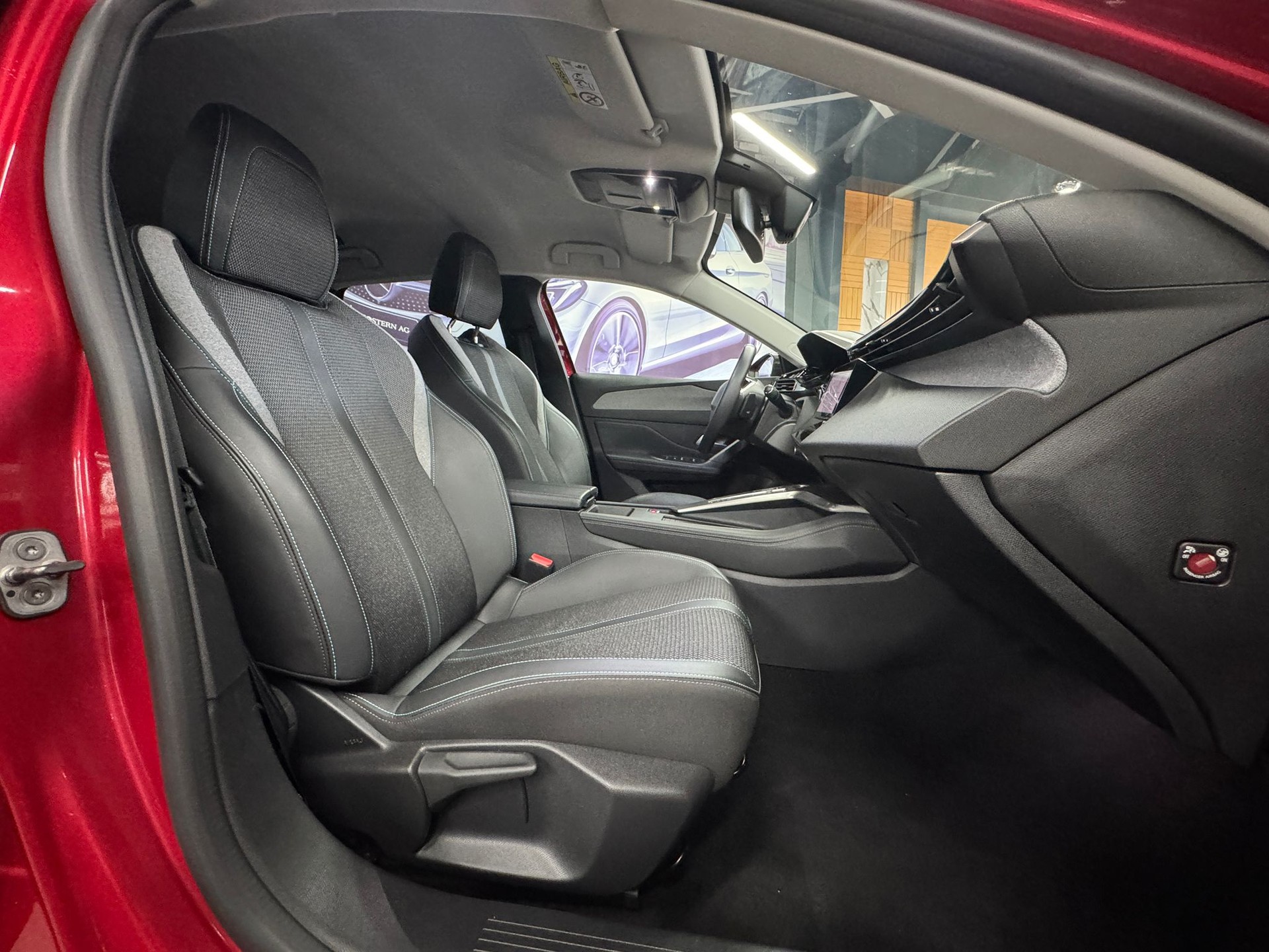 PEUGEOT 308 SW 1.5 BlueHDI Allure EAT8-image-16