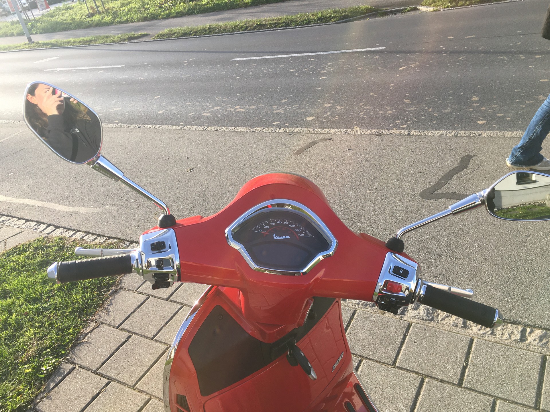 PIAGGIO Vespa GTS 300 HPE Super Tech-image-4