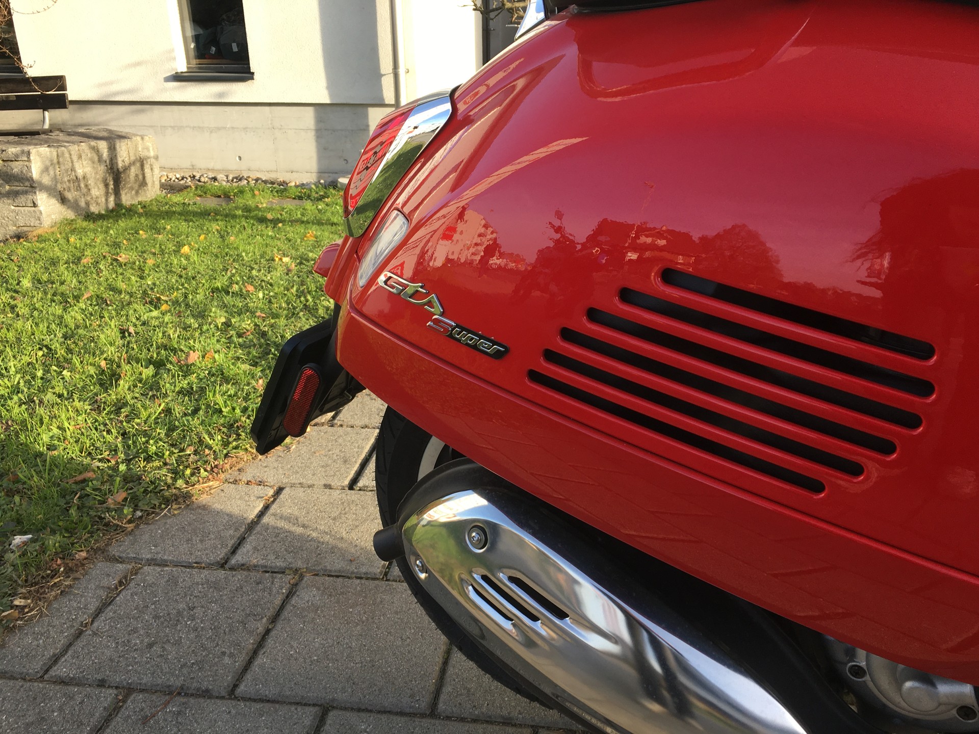 PIAGGIO Vespa GTS 300 HPE Super Tech-image-2