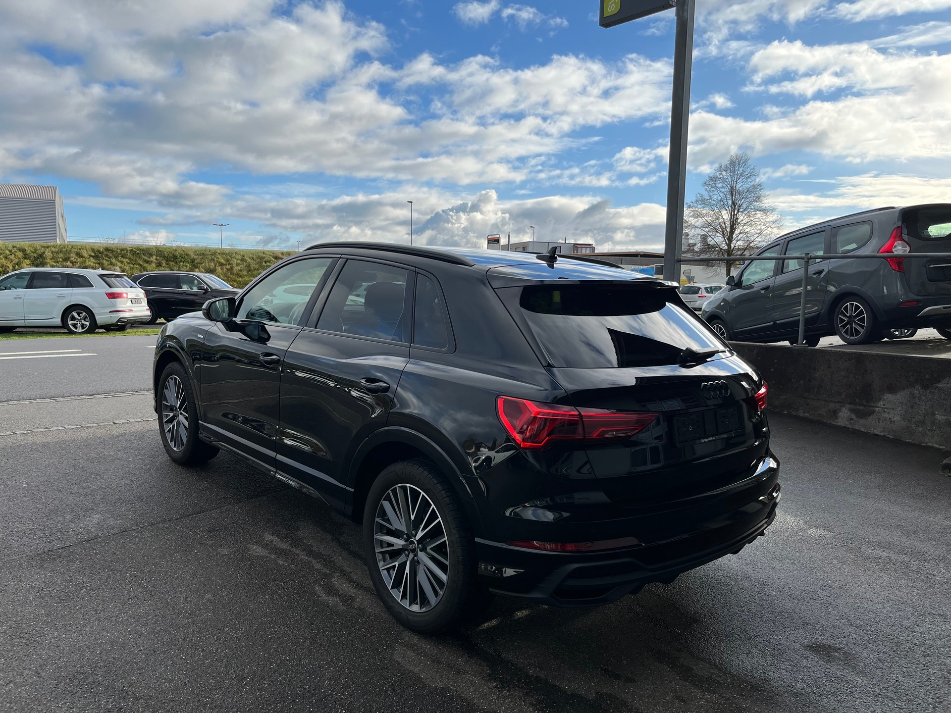 AUDI Q3 40 TDI S line quattro S-tronic+++ANHÄNGERKUPPLUNG+++AUDI GARANTIE UND GRATISSERVICE+++-showroom-element-1