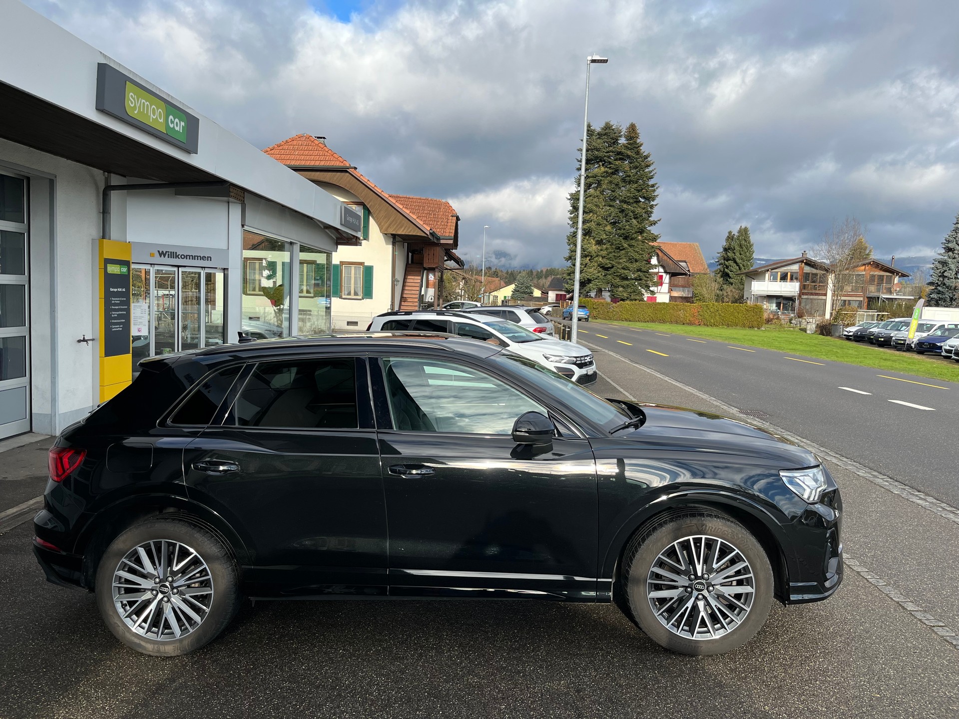 AUDI Q3 40 TDI S line quattro S-tronic+++ANHÄNGERKUPPLUNG+++AUDI GARANTIE UND GRATISSERVICE+++-showroom-element-3