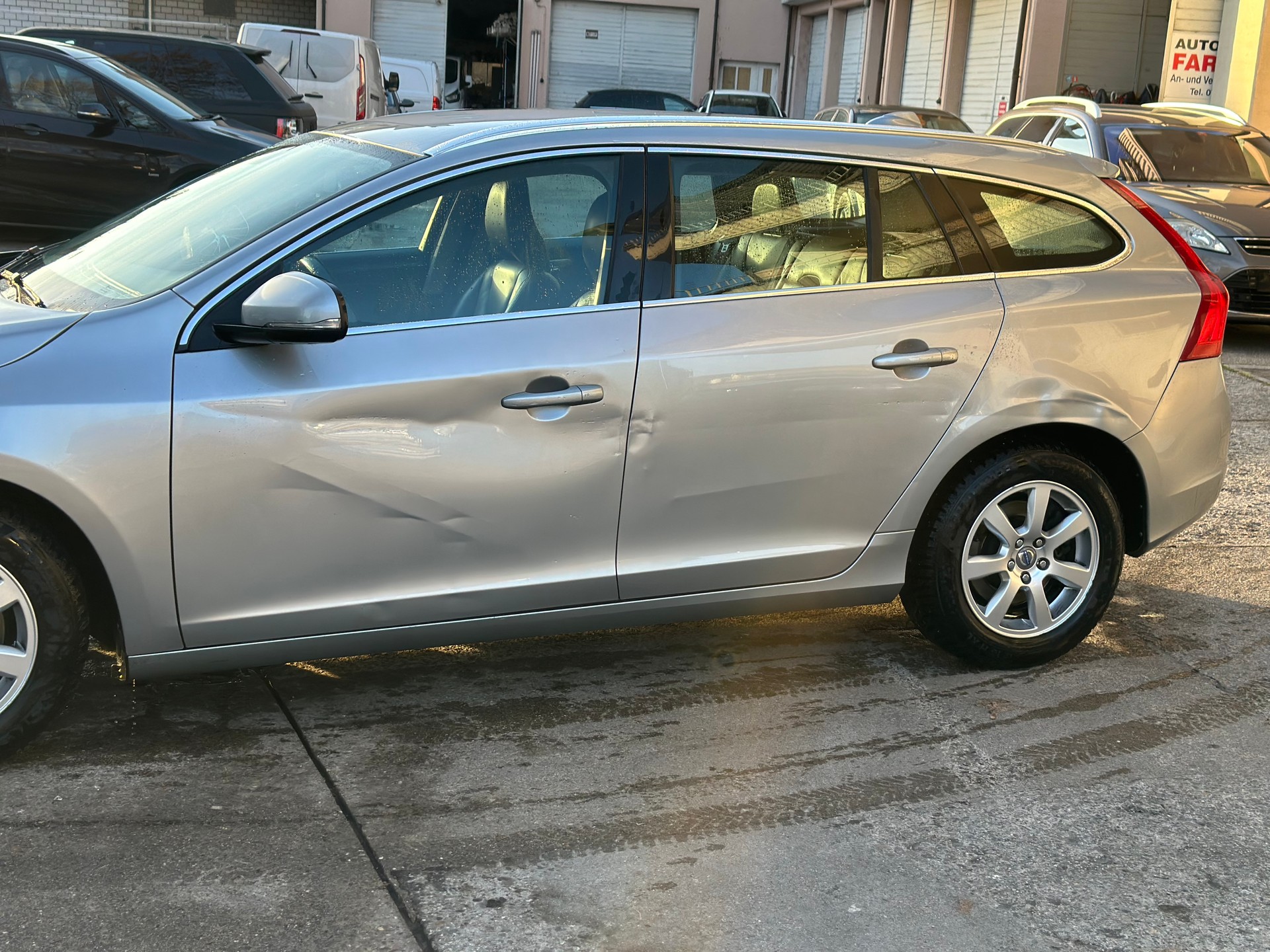 VOLVO V60 2.0T Powershift-image-5