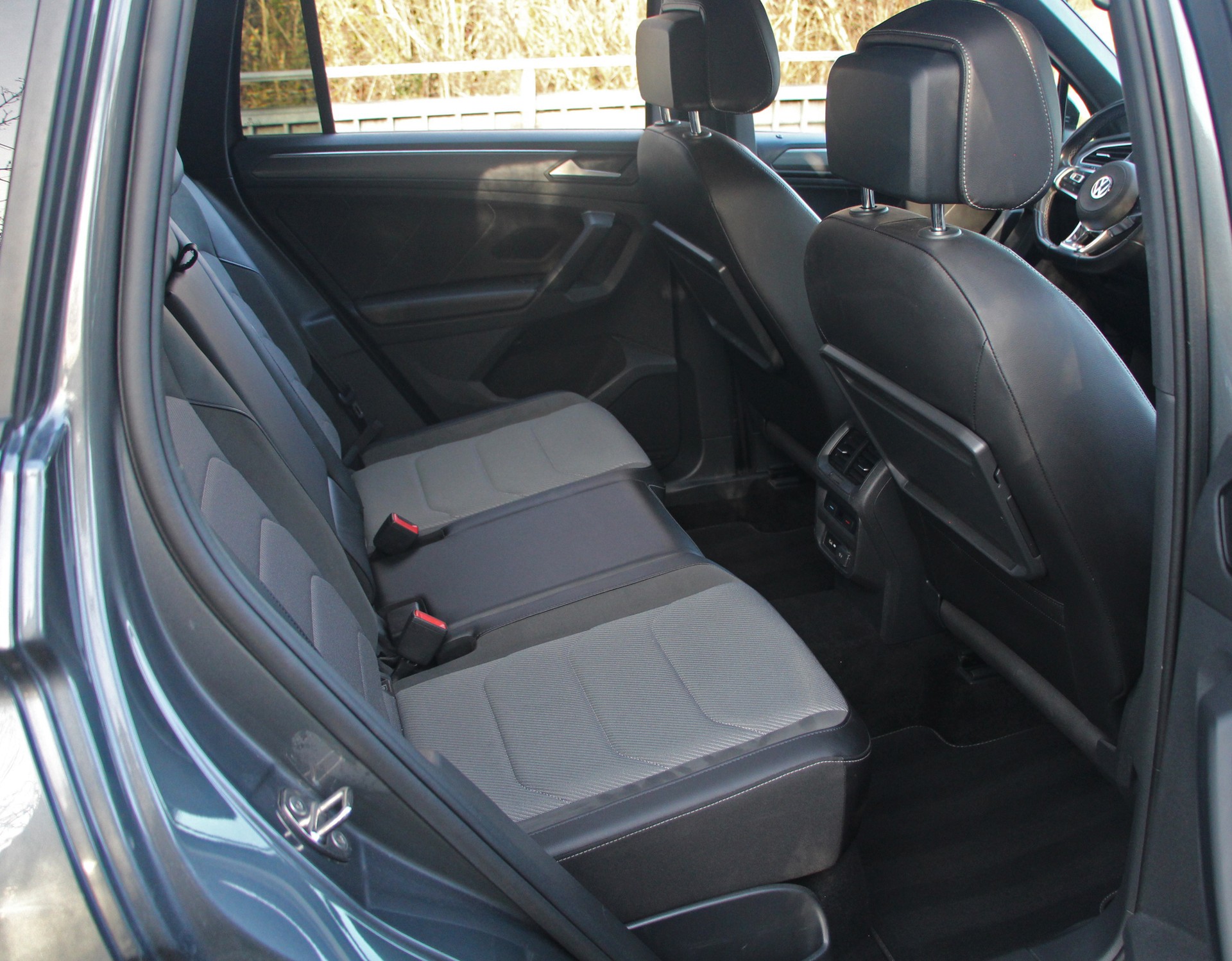 VW Tiguan 2.0TSI Highline 4Motion DSG R-Line-image-11