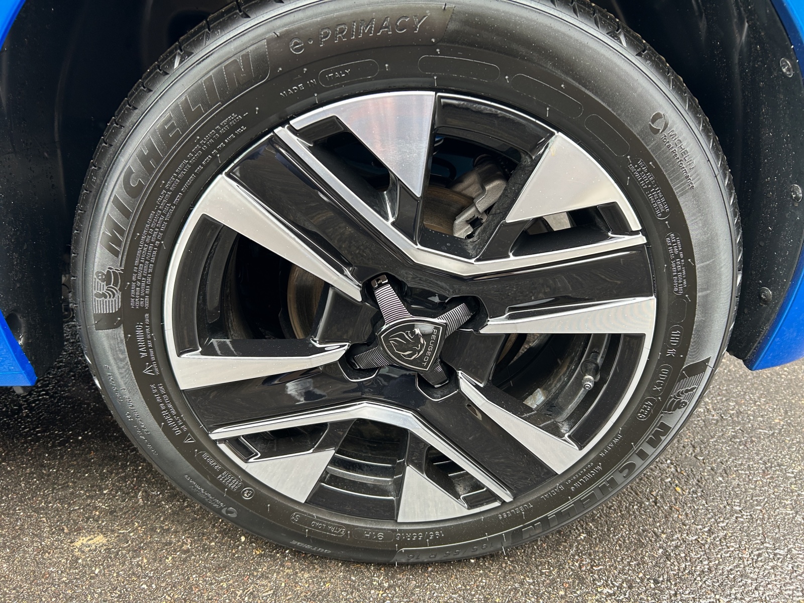 PEUGEOT 208 1.2 MHEV 110 Allure - NAVI - Rückfahrkamera-image-15