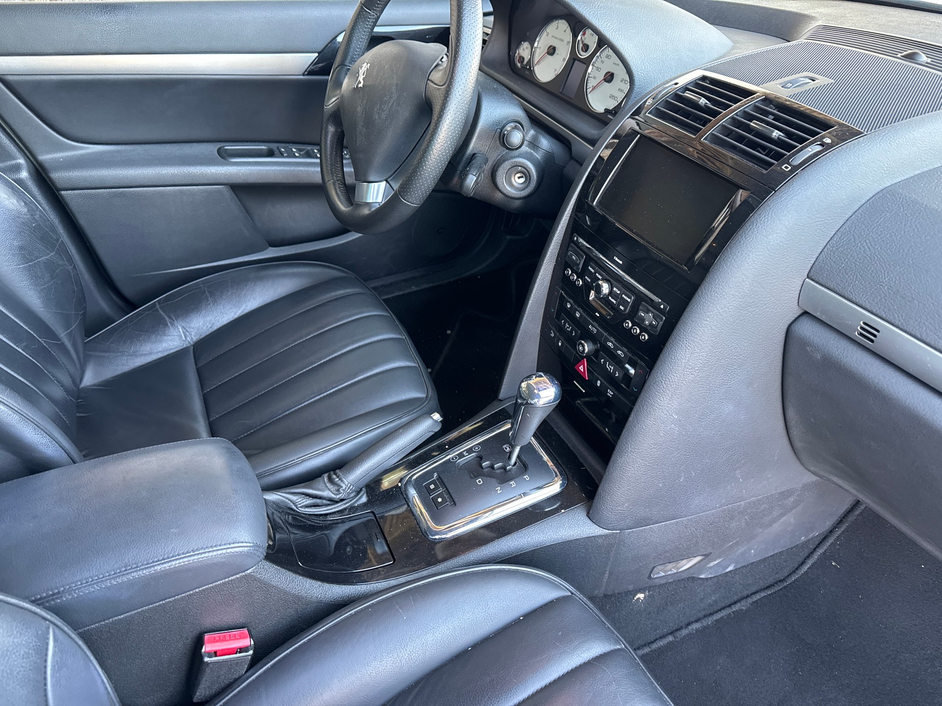 PEUGEOT 407 SW 3.0 SV Platinium Edition Automatic-image-6
