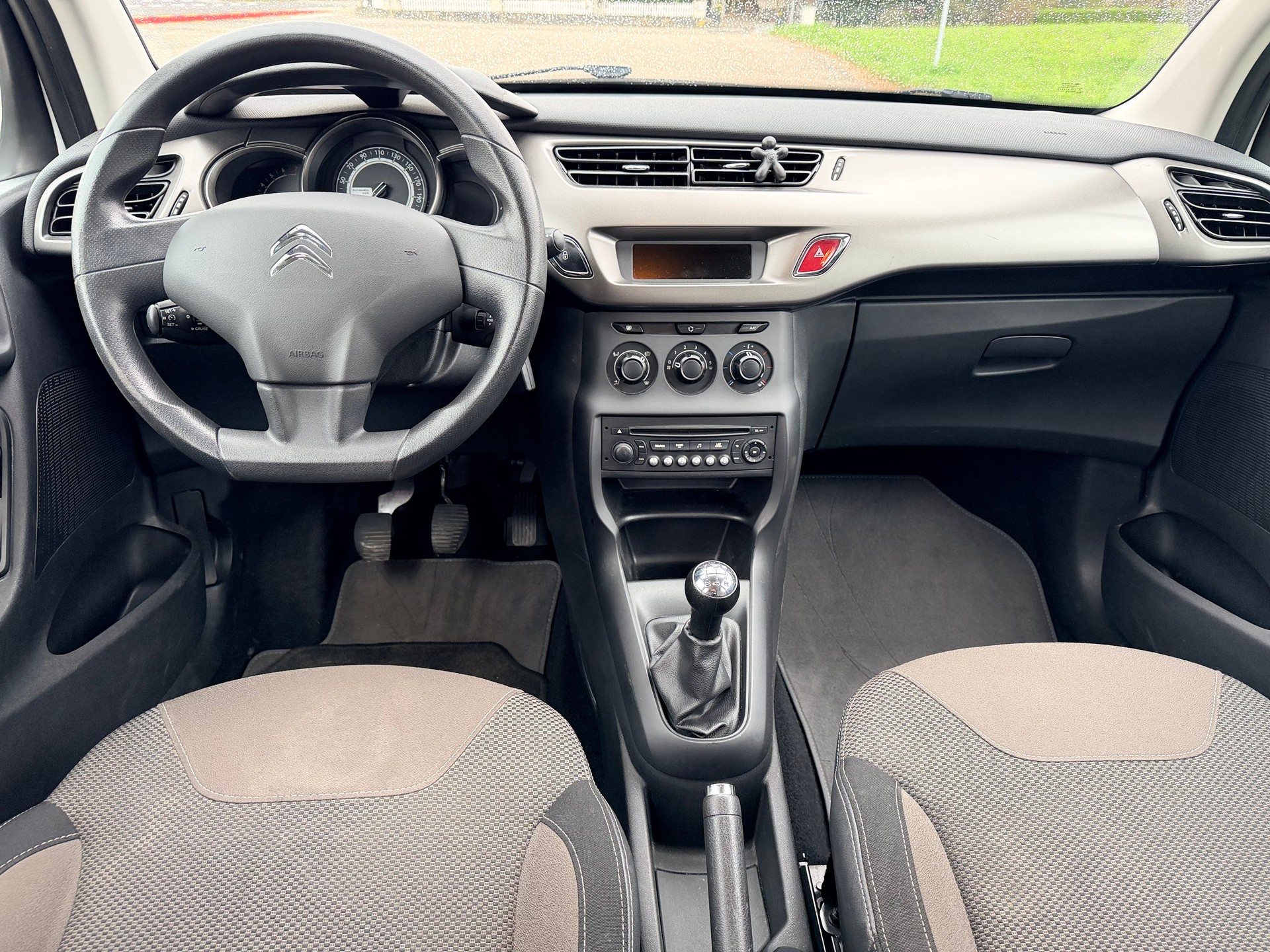 CITROEN C3 1.2i Attraction-image-11