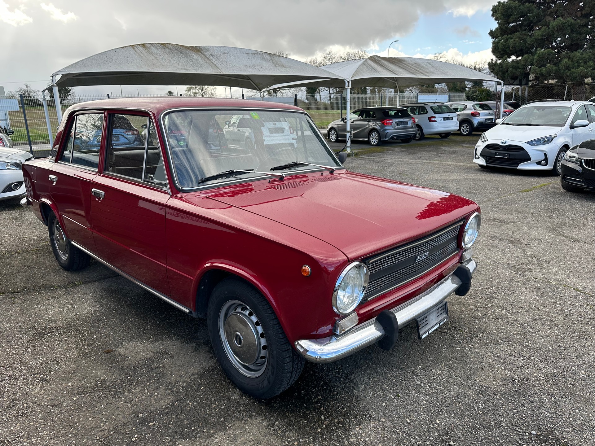 FIAT 124 Limousine-showroom-element-1