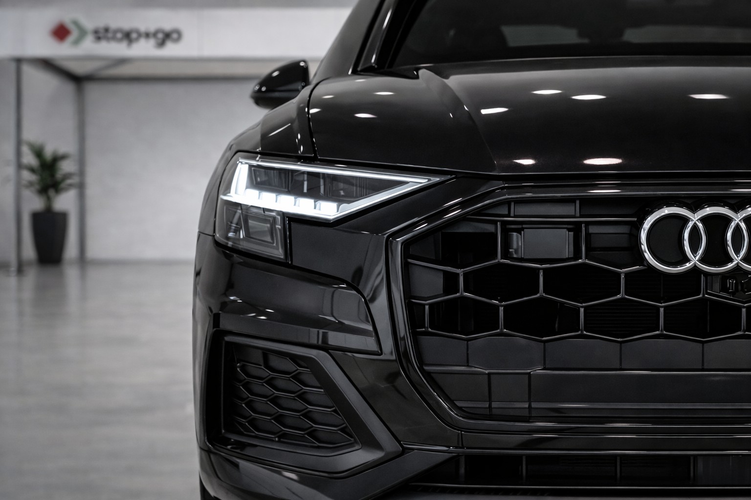 AUDI Q8 55 TFSI e quattro PHEV tiptronic-image-8