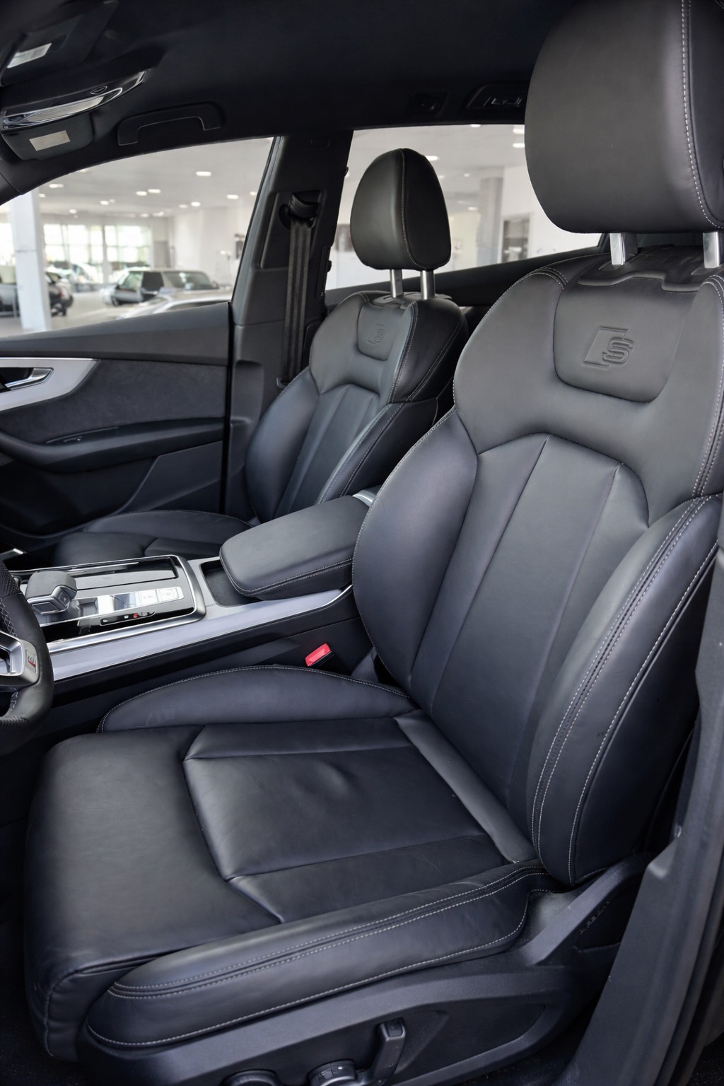 AUDI Q8 55 TFSI e quattro PHEV tiptronic-image-12