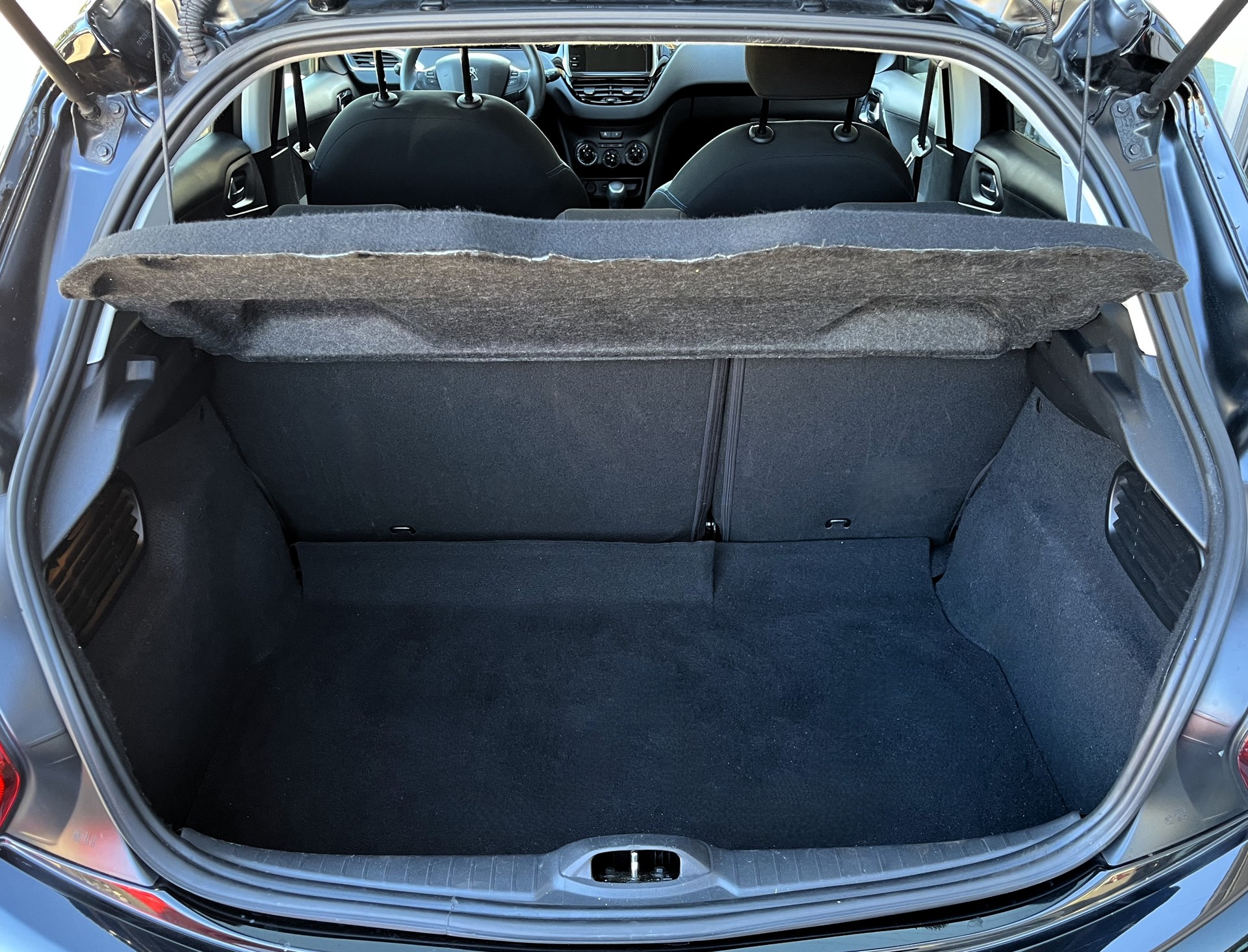 PEUGEOT 208 1.2 PureTech Signature EAT6-image-6