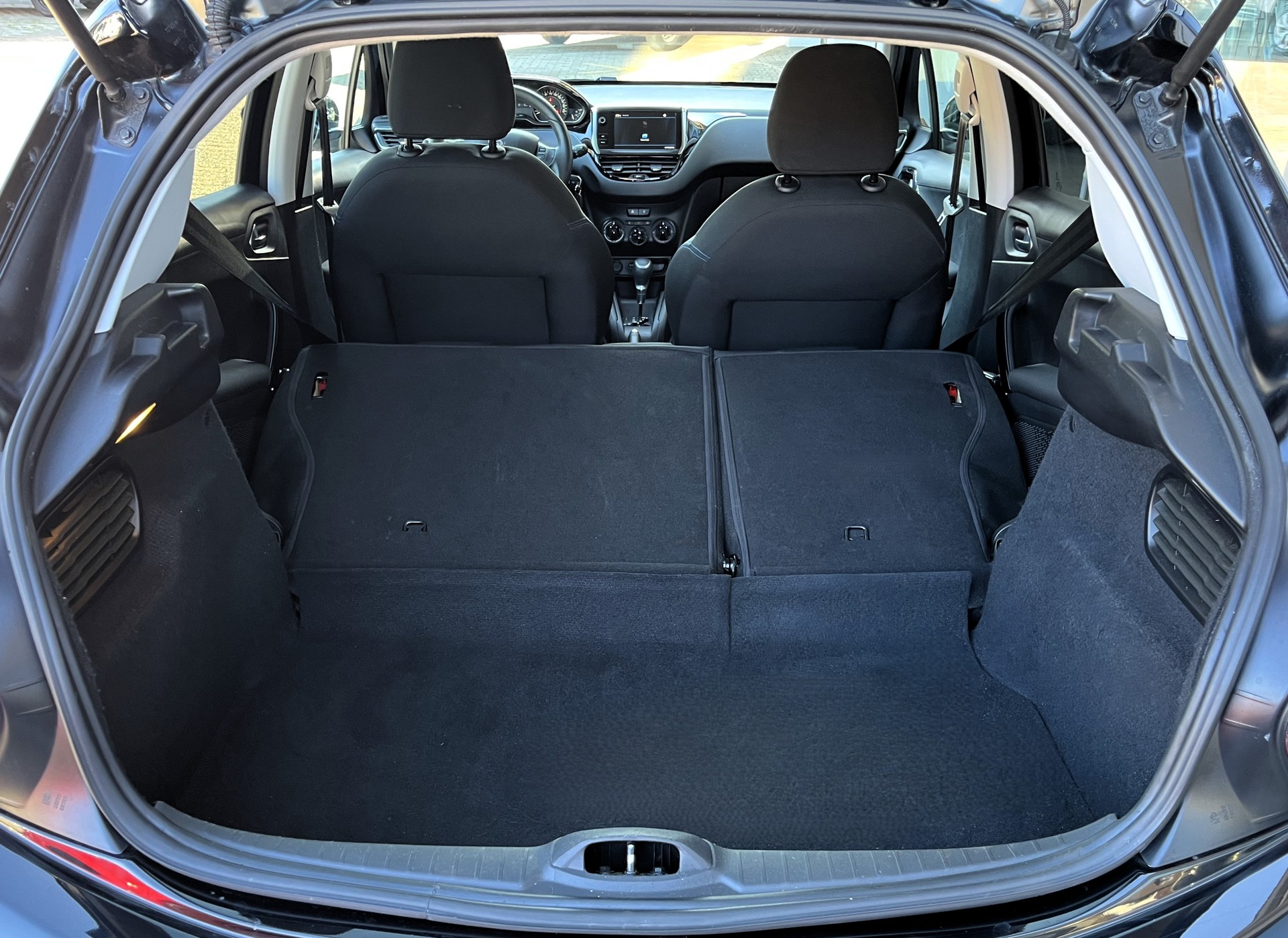 PEUGEOT 208 1.2 PureTech Signature EAT6-image-7